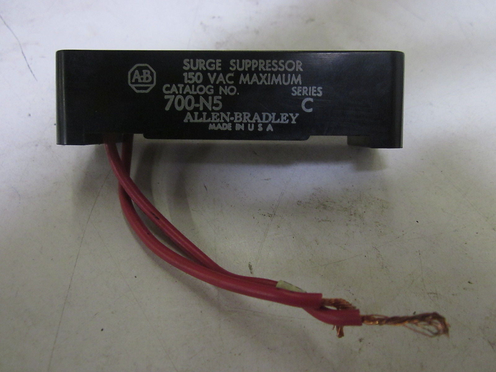 ALLEN BRADLEY 700-N5 SER.C SURGE SUPPRESSOR *USED*