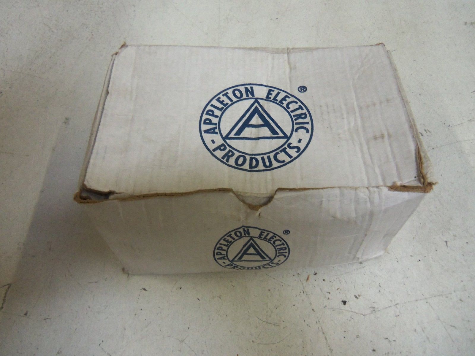 LOT OF 3 APPLETON 670FG CONDUIT LID *NEW IN BOX*