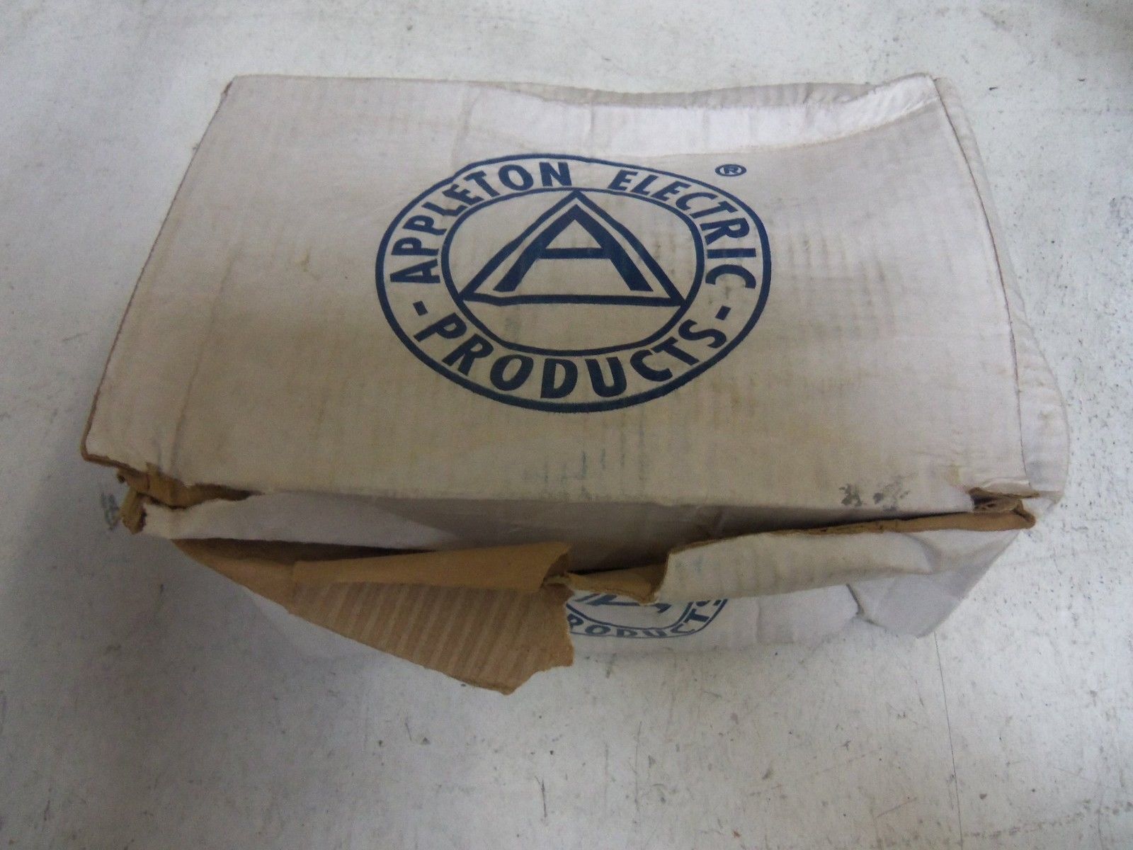 LOT OF 3 APPLETON T100-M CONDUIT *NEW IN BOX*