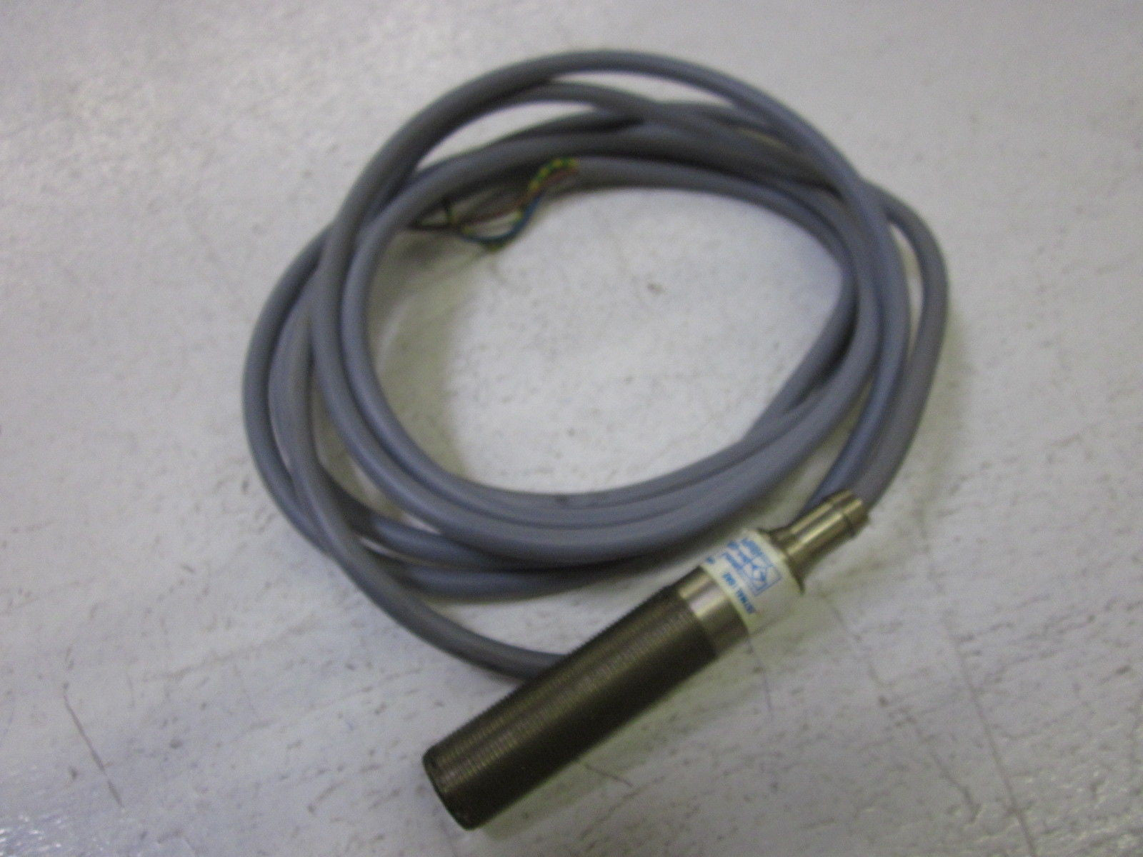 LOT OF 3 CUTLER HAMMER E57MAL18A2 SER.D2 PROXIMITY SENSOR *USED*