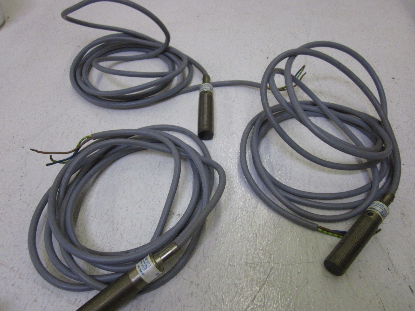 LOT OF 3 CUTLER HAMMER E57MAL18A2 SER.D2 PROXIMITY SENSOR *USED*