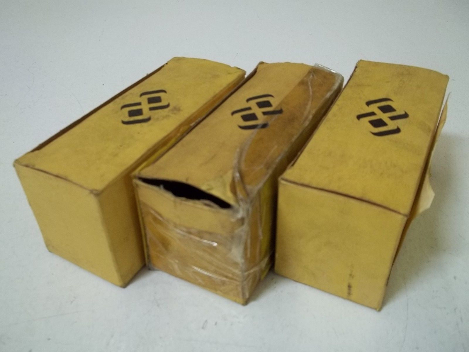 LOT OF 3 GE 1-0395 KEYLESS SURFACE LAMPHOLDER BROWN 660W-250V *NEW IN BOX*