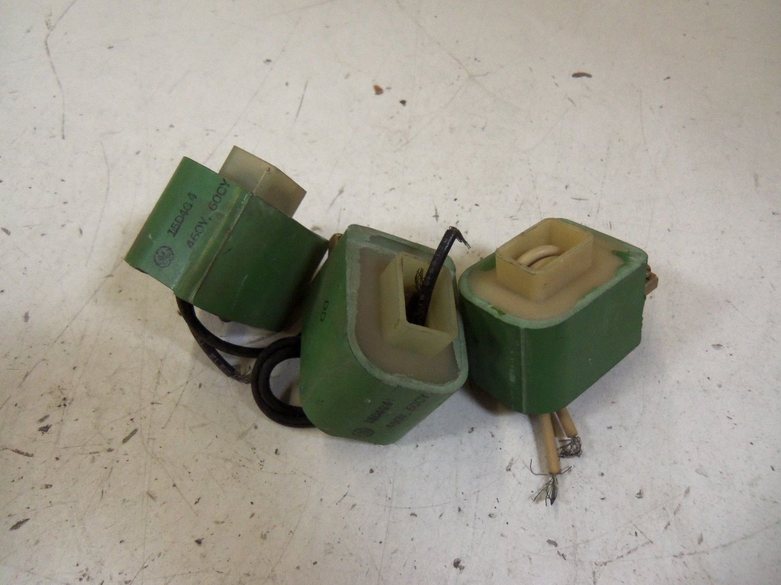 LOT OF 3 GENERAL ELECTRIC COIL 15D4G4 460V *USED*