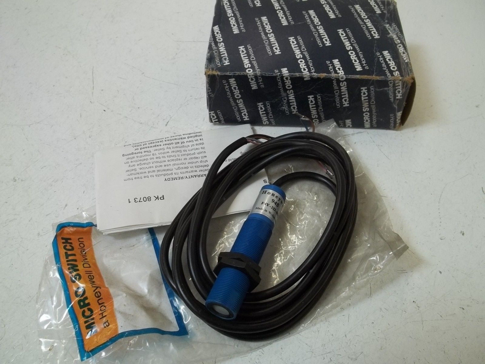 HONEYWELL 945-F4Y-2D-001 ULTRASONIC SENSOR *NEW IN BOX*