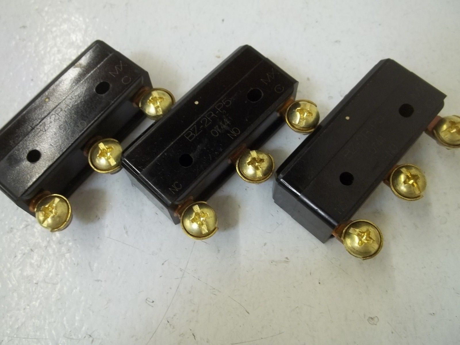LOT OF 3 MICROSWITCH BZ-2R-P5 LIMIT SWITCH *USED*