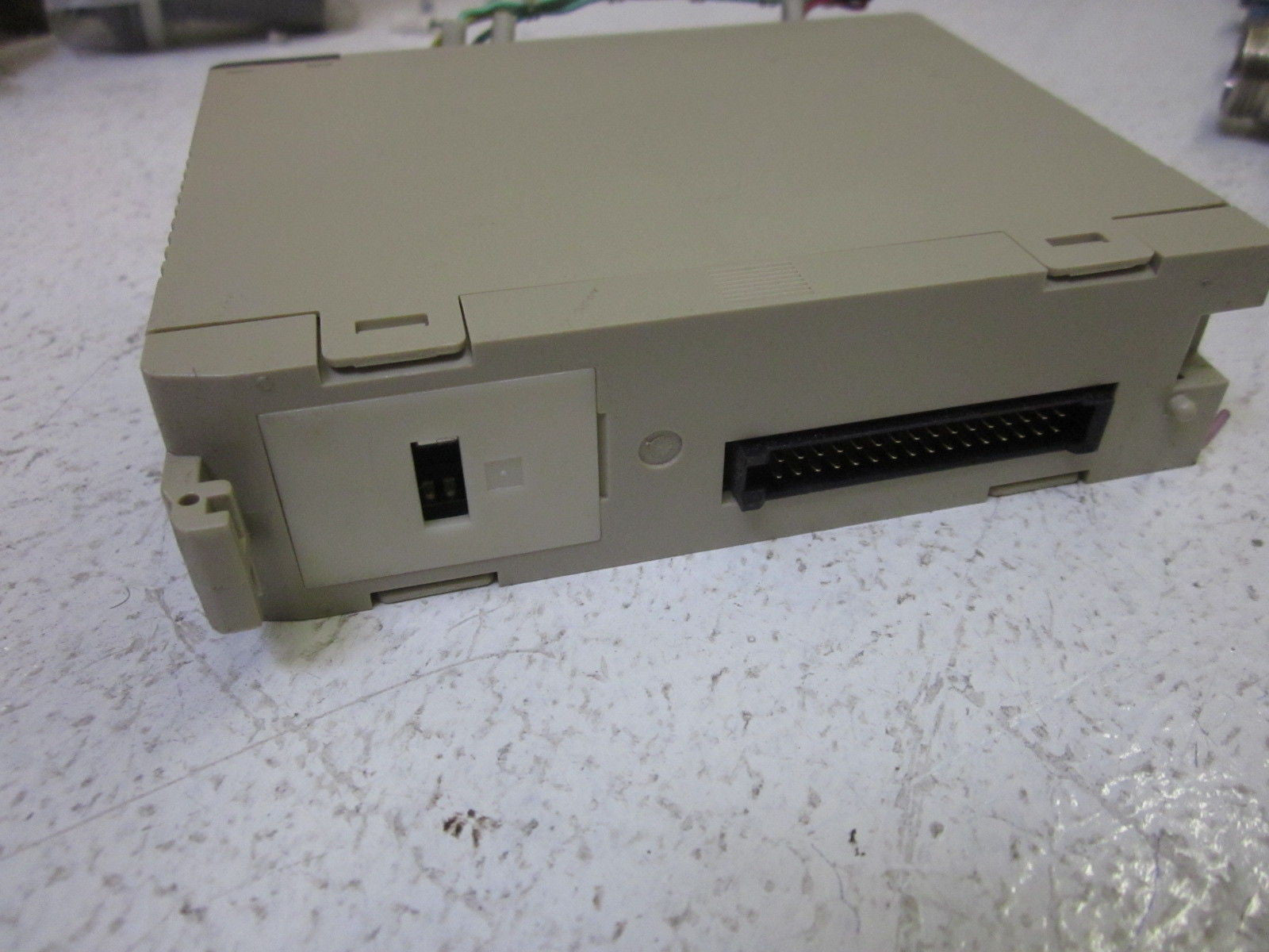 OMRON C200H-0D211 OUTPUT UNIT 24VDC *USED*