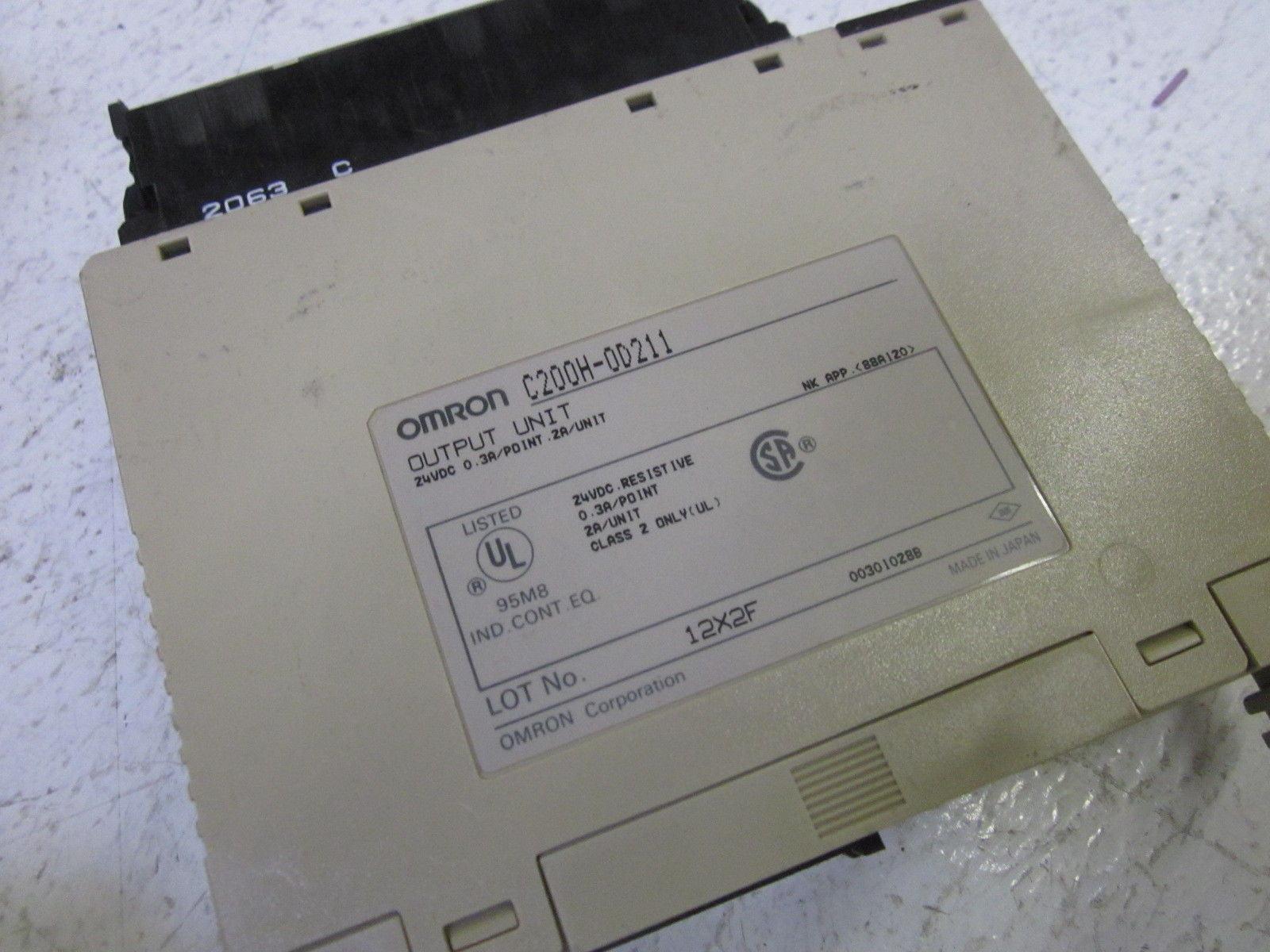 OMRON C200H-0D211 OUTPUT UNIT 24VDC *USED*