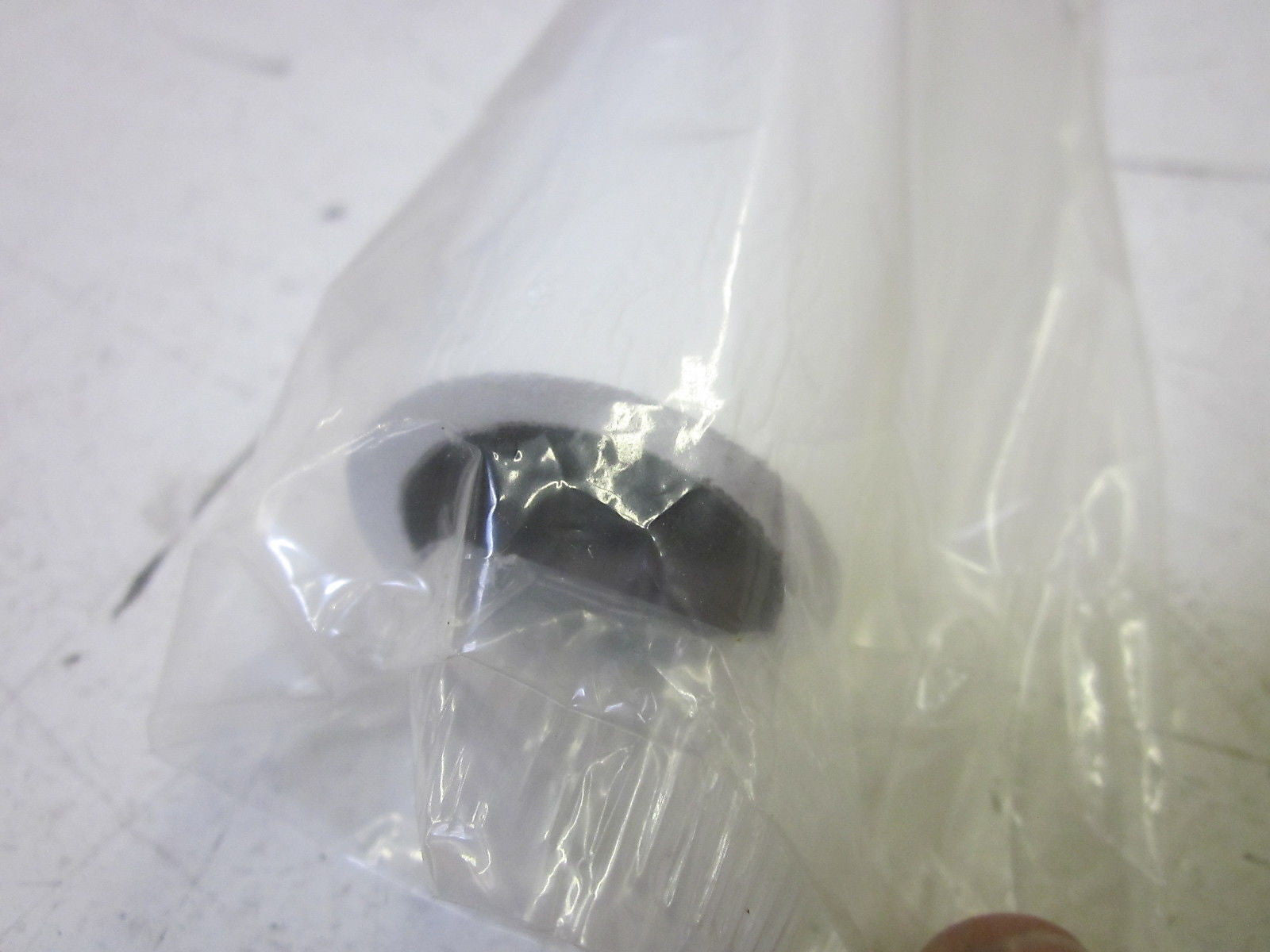 LOT OF 3 PARKER 3/100-25-SA FILTER CARTRIDGES *NEW IN BOX*