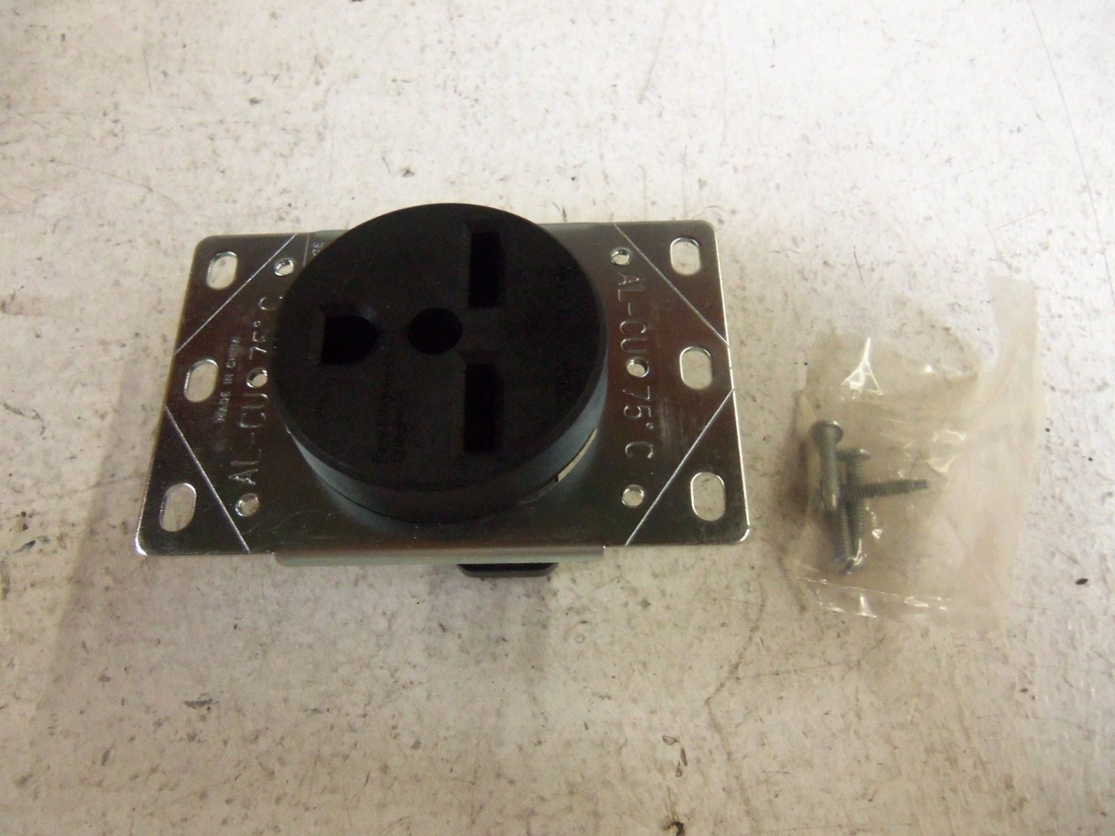 LOT OF 3  PASS & SEYMOUR 3801 POWER OUTLET *NEW IN BOX*