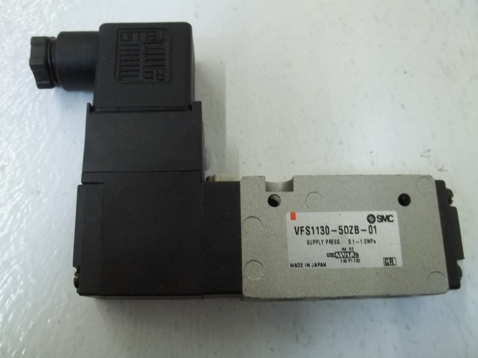 LOT OF 3 SMC VFS1130-5DZB-01 *NEW NO BOX*