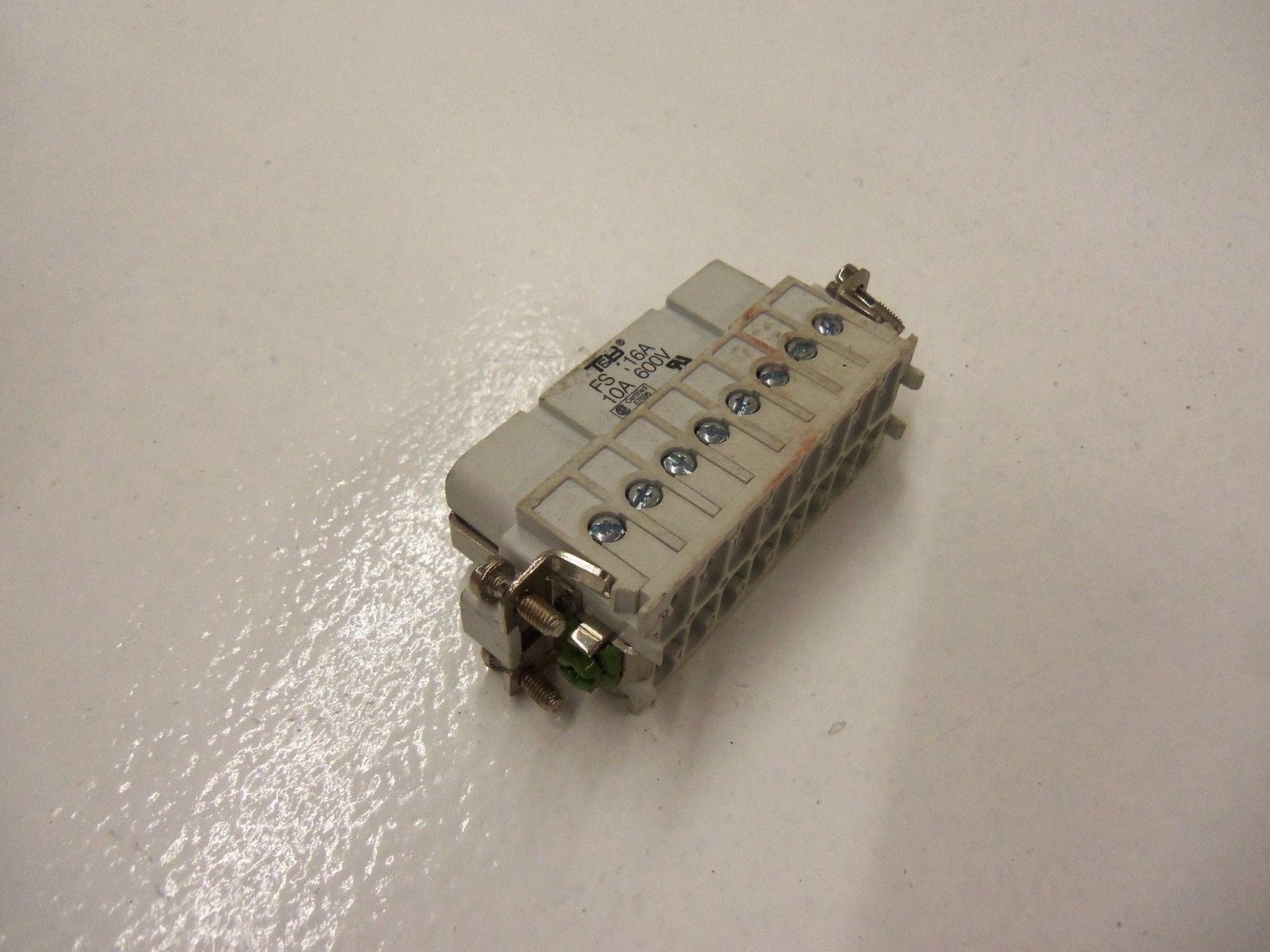 THOMAS & BETTS FS116B FEMALE INSERT *USED*