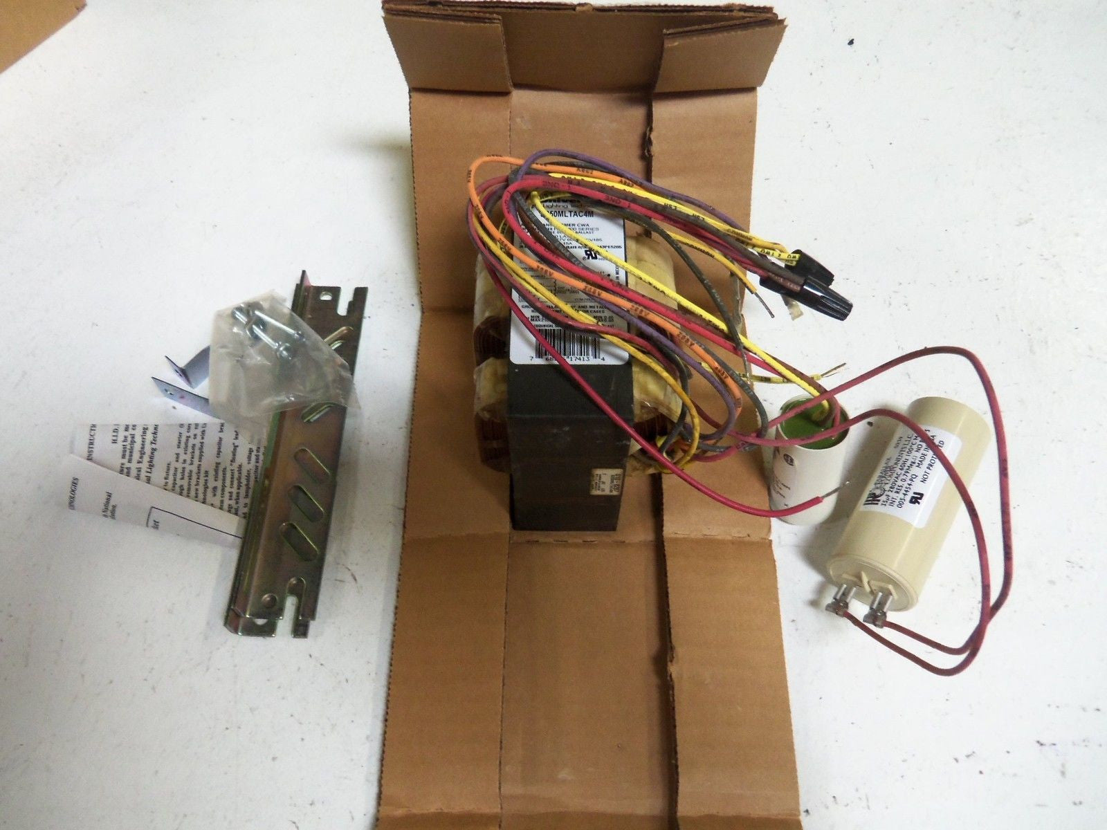 LOT OF 3 UNIVERSAL S250MLTAC4M-500K BALLAST *NEW IN BOX*
