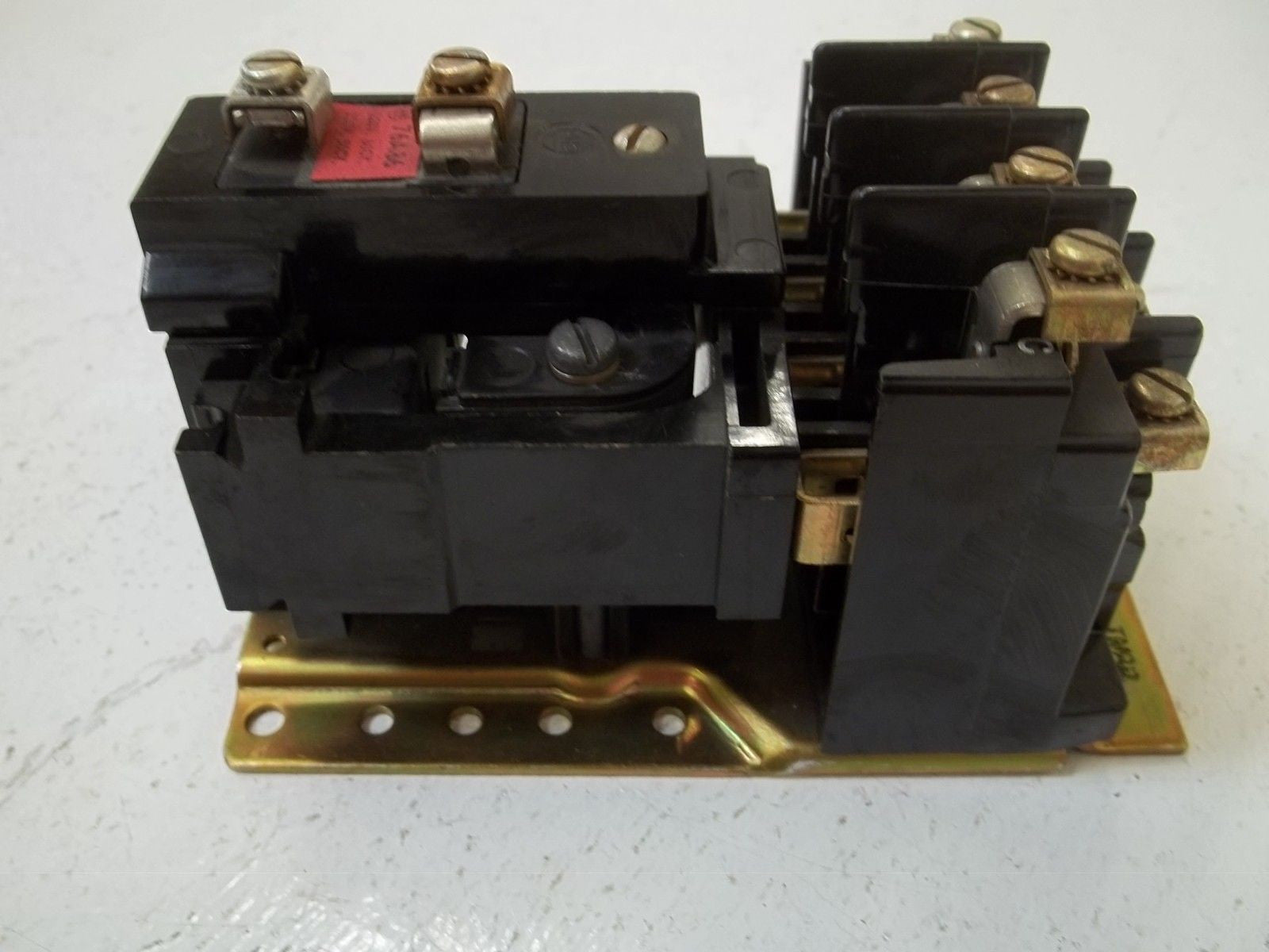 LOT OF 4 ALLEN BRADLEY 700-BR400A1 SER.A 120V *USED*