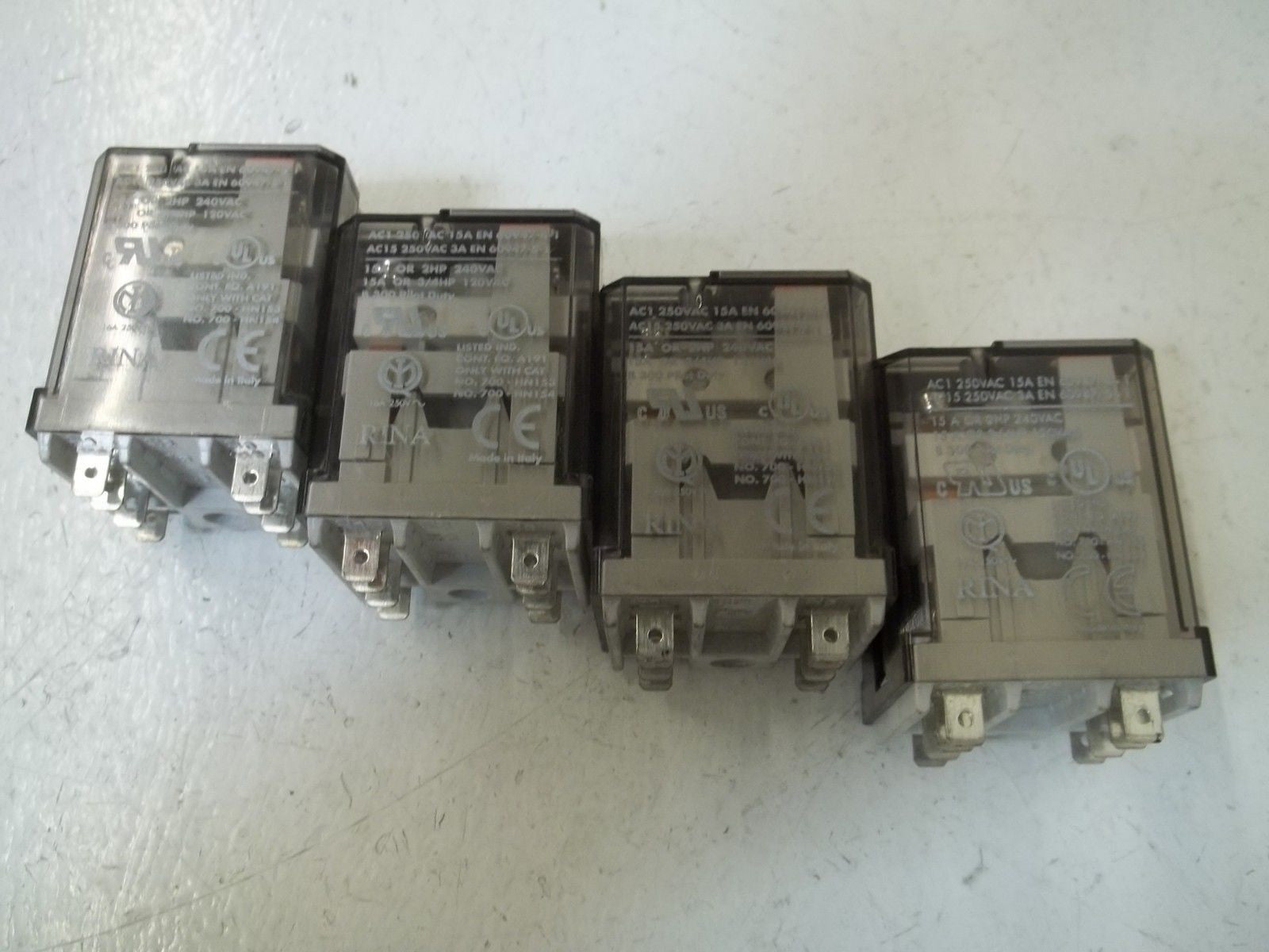 LOT OF 4 ALLEN BRADLEY 700-HB32Z24 SER.D *USED*