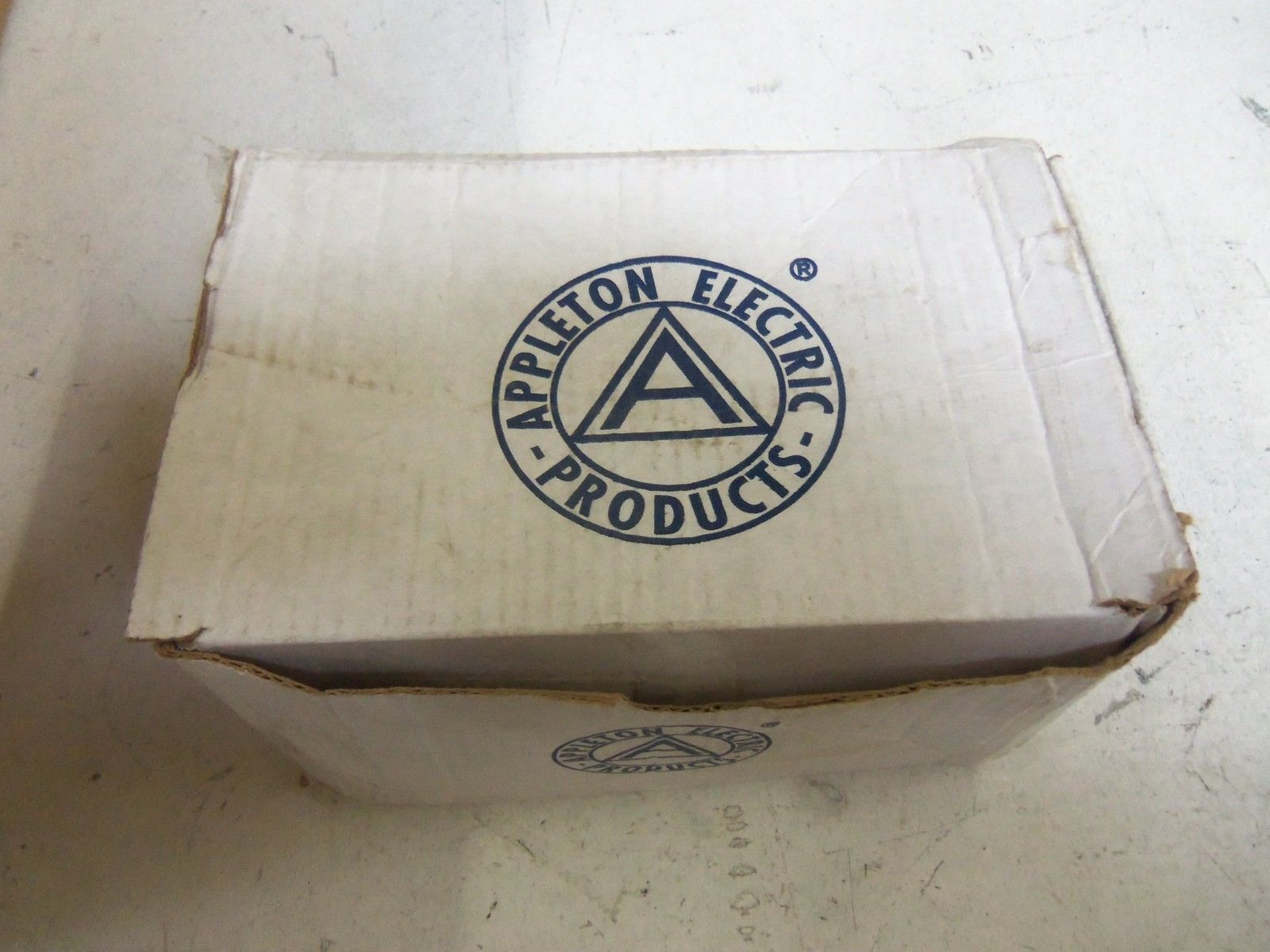 LOT OF 4 APPLETON 670FG CONDUIT *NEW IN BOX*