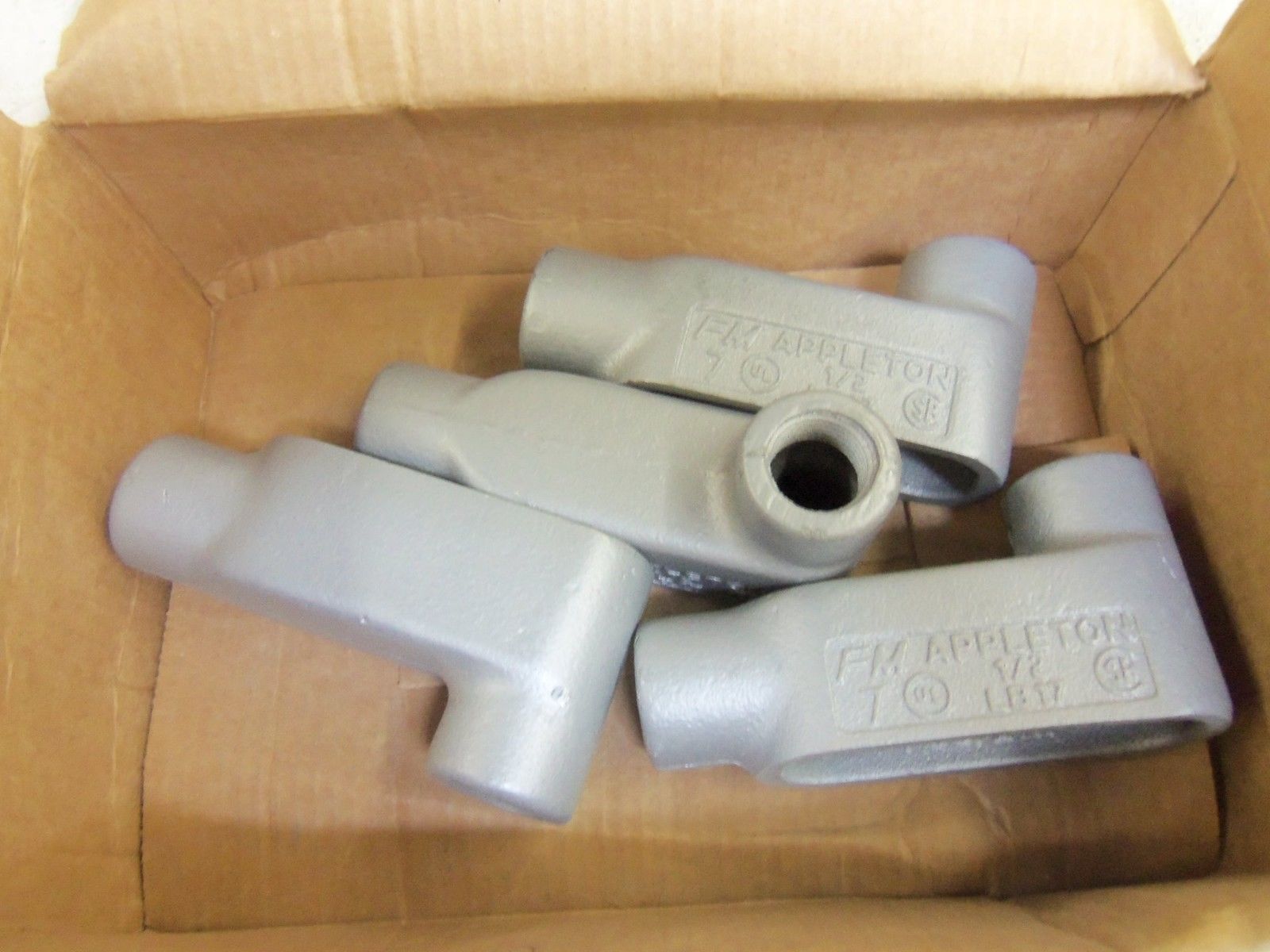 LOT OF 4 APPLETON APPLB17 CONDUIT *NEW IN BOX*
