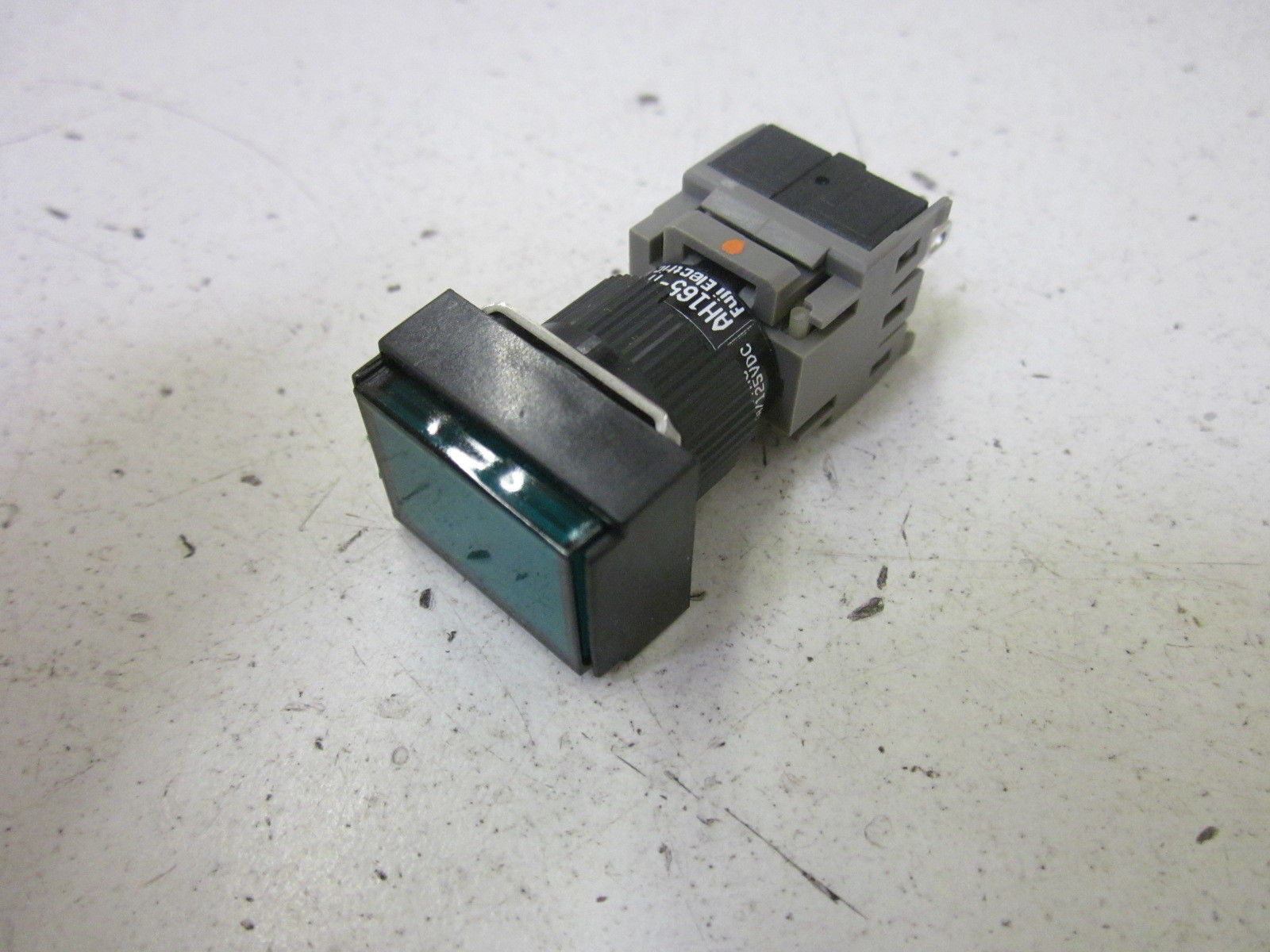 LOT OF 4 COMMAND SWITCH AH164-TF *NEW IN BOX*