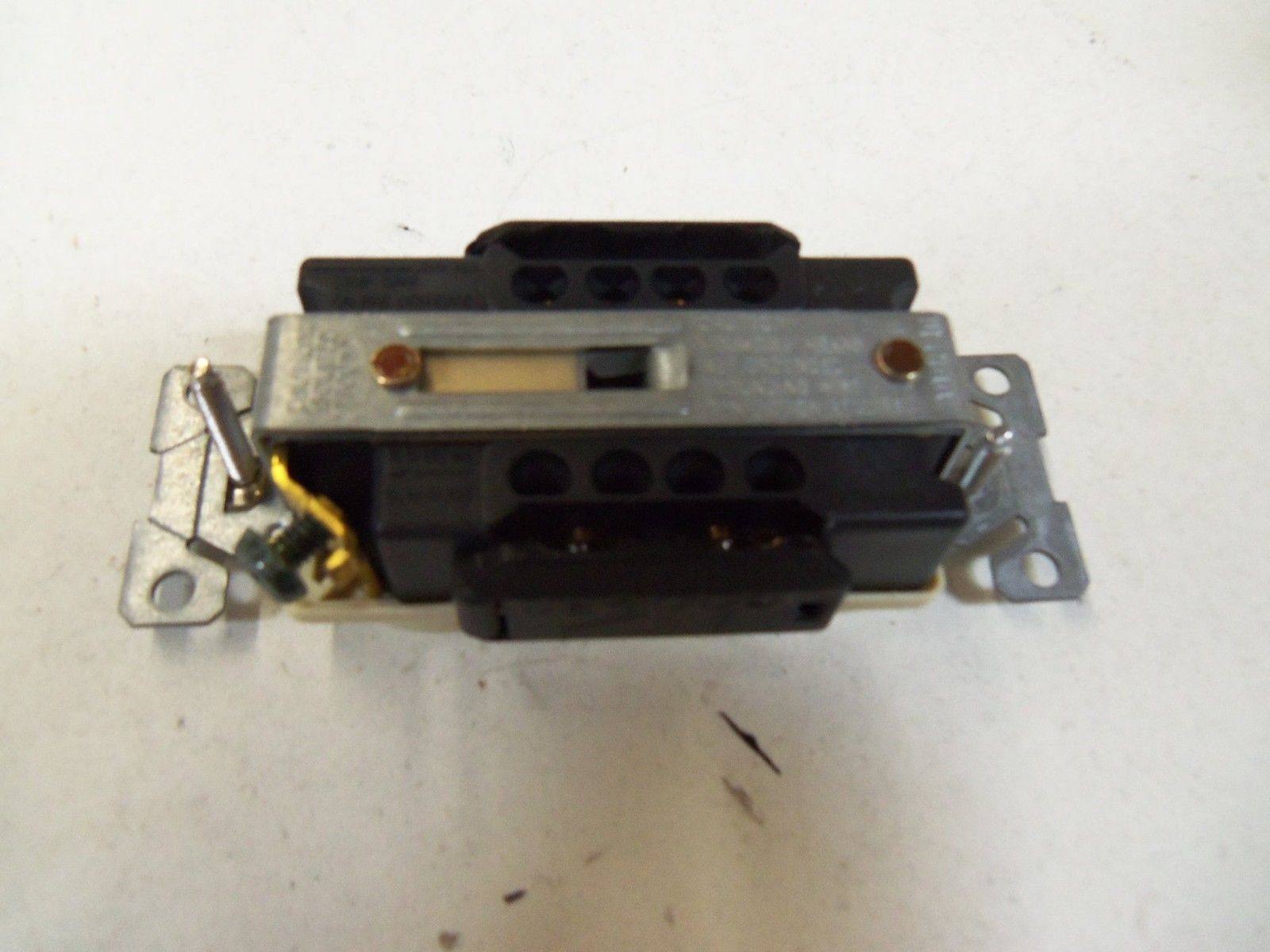 LOT OF 4 COOPER DUPLEX RECEPTACLE IG5362V *NEW IN BOX*