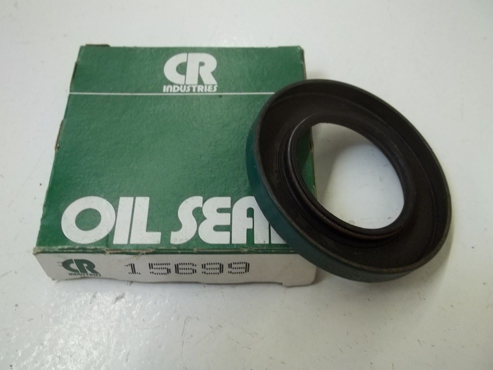 LOT OF 4 CR INDUSTRIES 15699 OIL SEAL *NEW IN BOX*