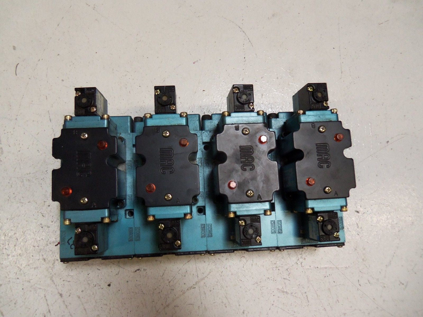 LOT OF 4 MAC 6523B-211-PM-111DA VALVE ASSEMBLY *USED*