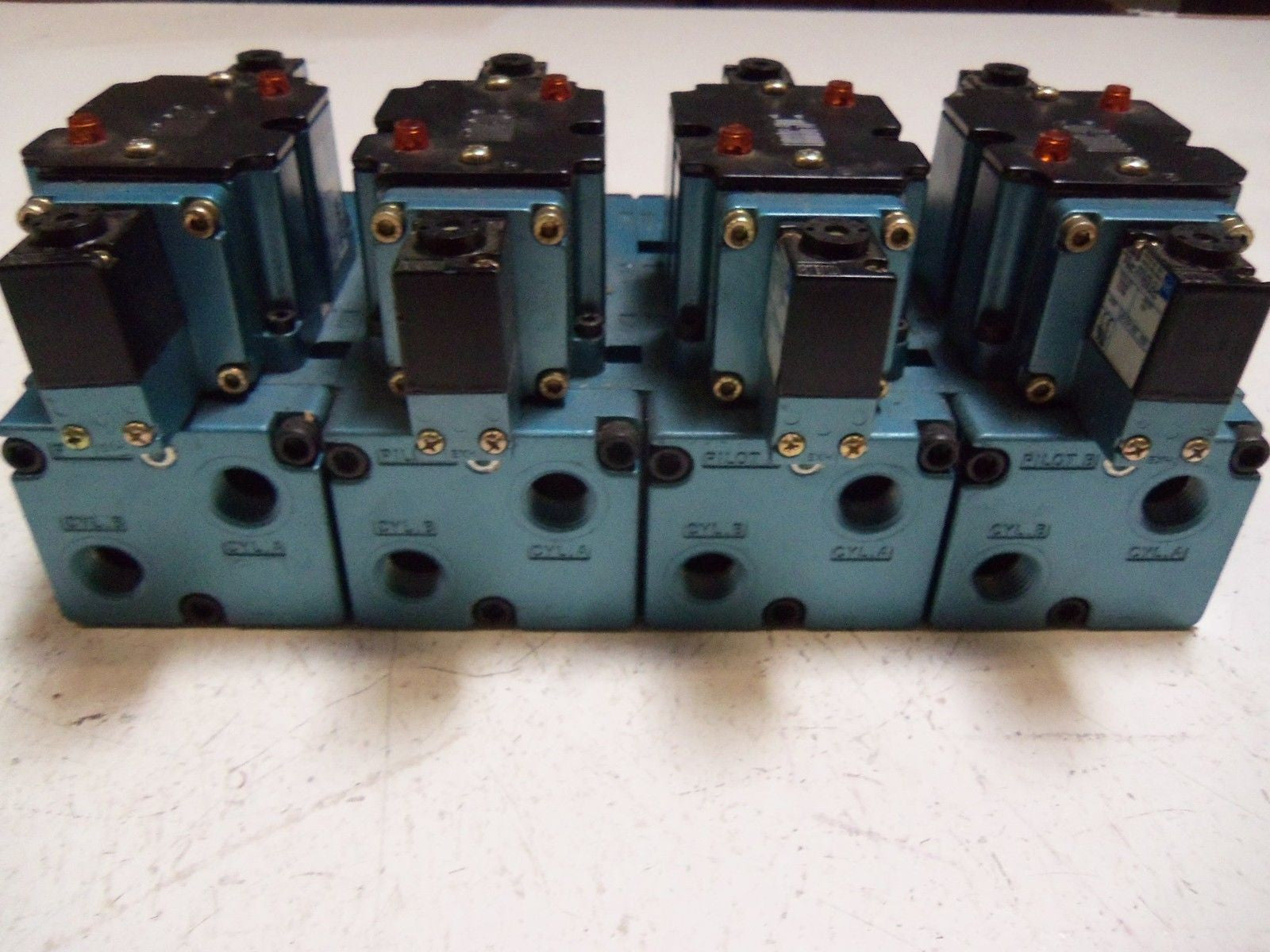 LOT OF 4 MAC 6523B-211-PM-111DA VALVE ASSEMBLY *USED*