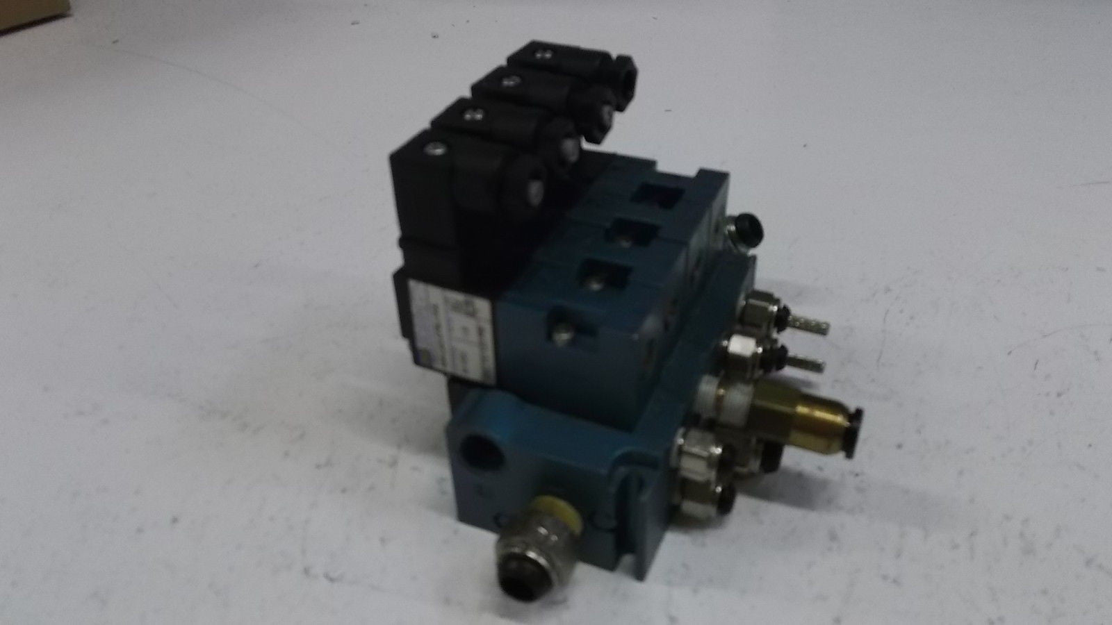LOT OF 4 MAC VALVE 45A-LAD-DFBT-1KA *USED*