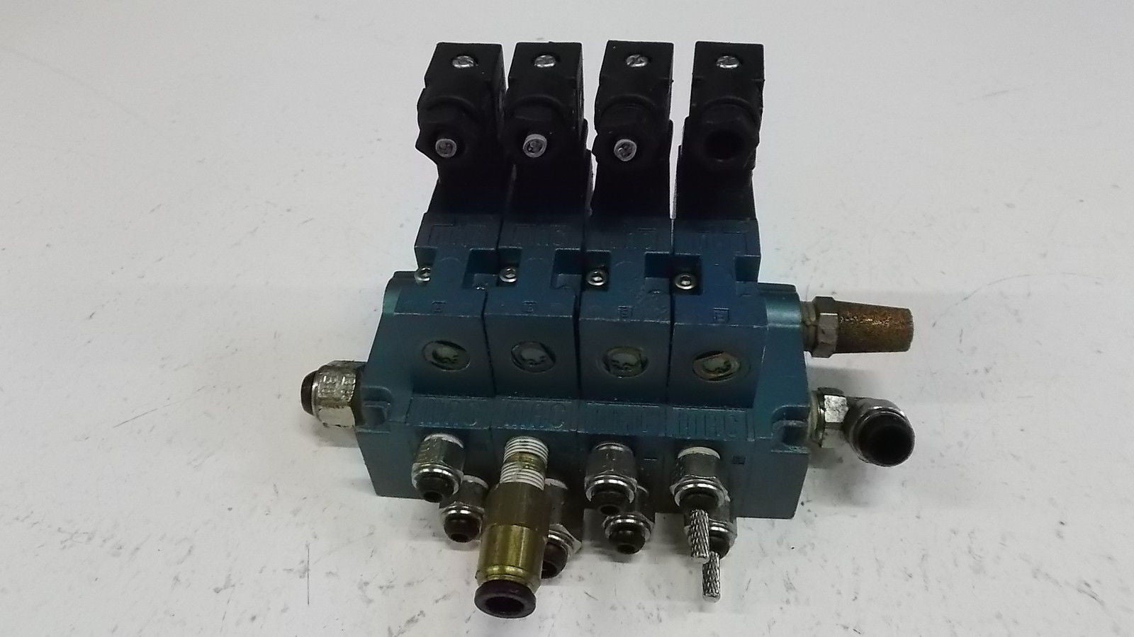 LOT OF 4 MAC VALVE 45A-LAD-DFBT-1KA *USED*