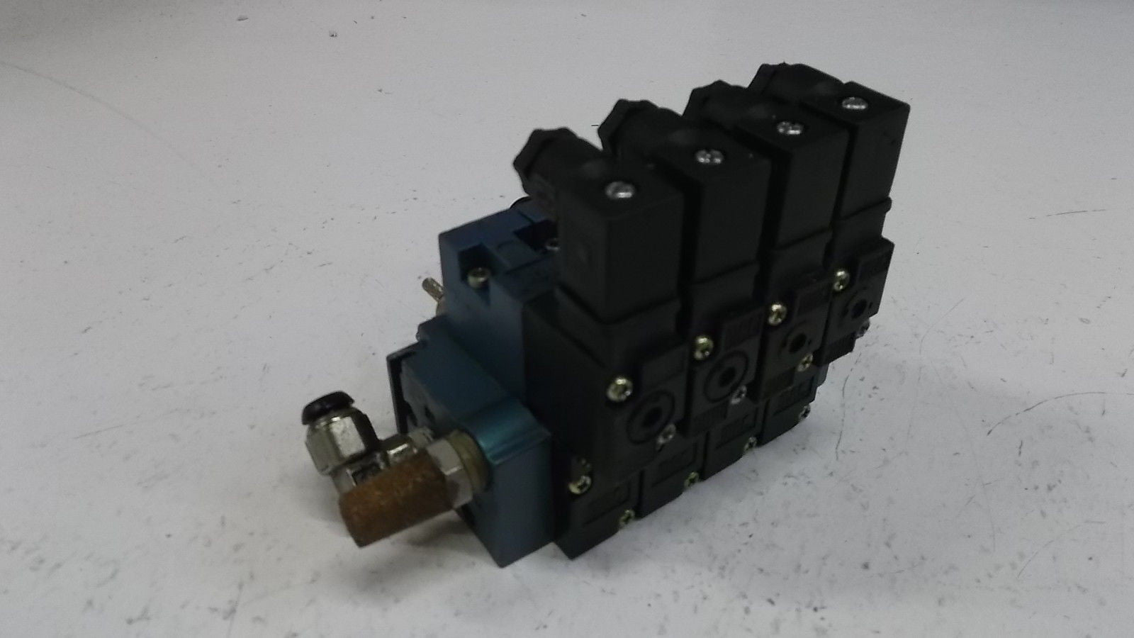 LOT OF 4 MAC VALVE 45A-LAD-DFBT-1KA *USED*