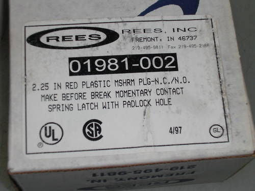 LOT OF 4 REES PUSH BUTTON 01981-002 *NEW IN BOX*