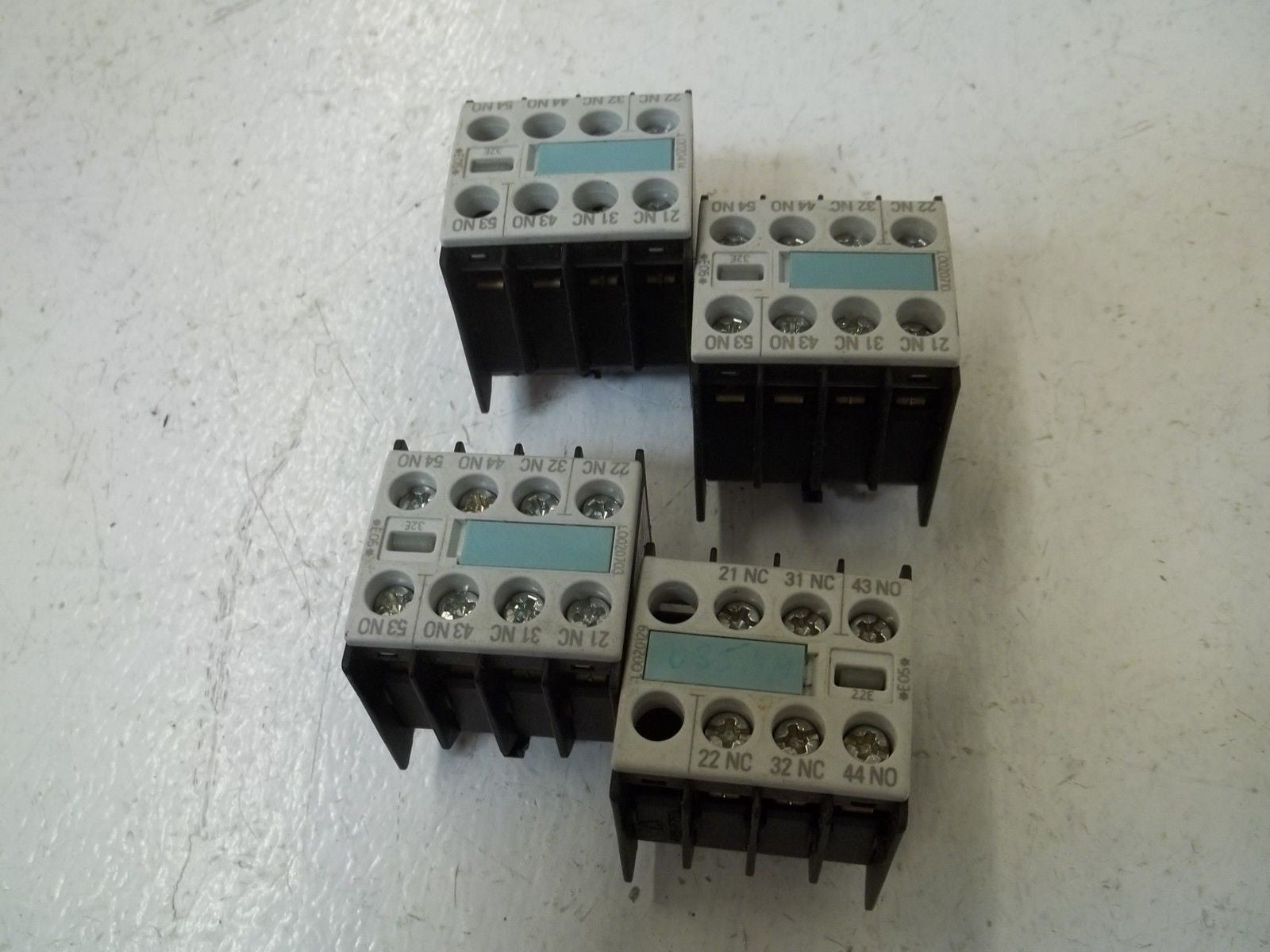 LOT OF 4 SIEMENS 3RH1911-1HA12 *USED*