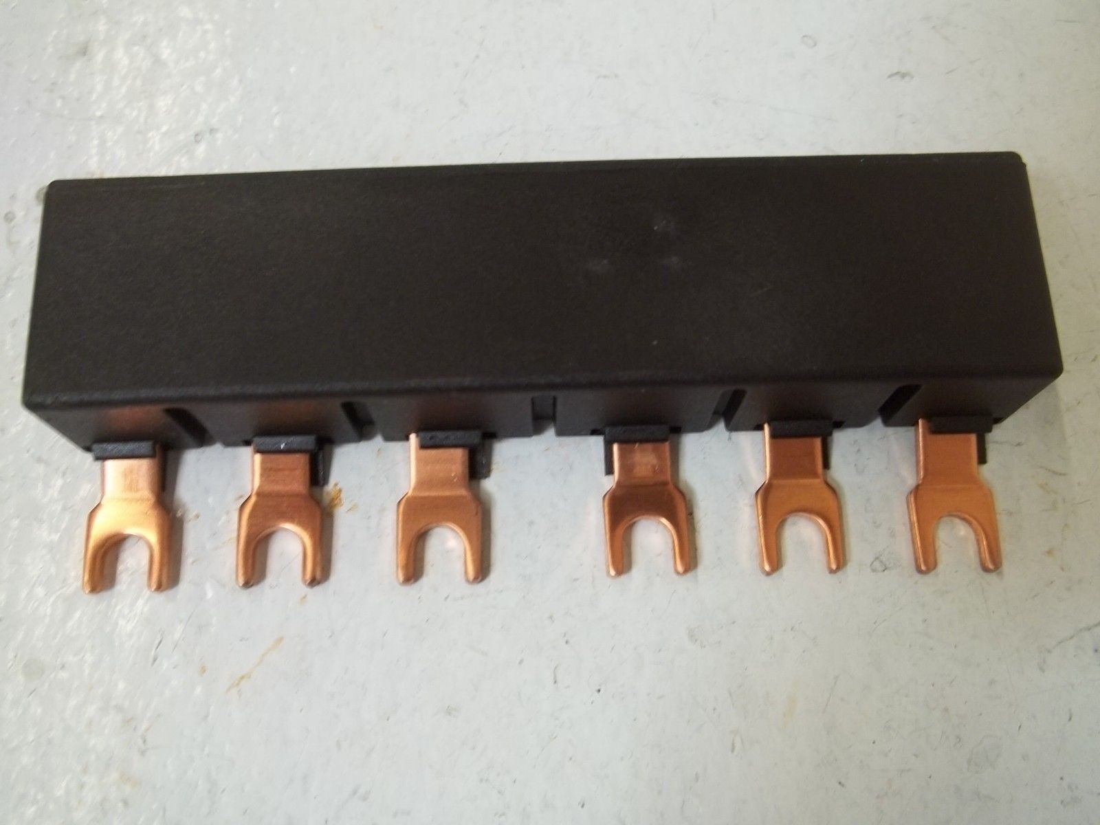 LOT OF 4 SIEMENS 3RV1915-1AB  2LINE SIDE FEEDER 45MM SPACING *NEW NO BOX*