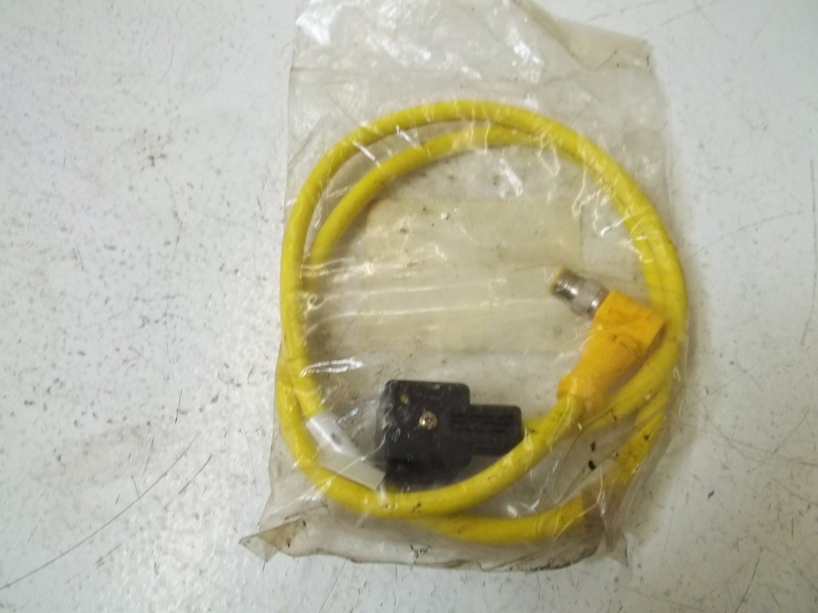 LOT OF 4 TURCK VAS-22-D654-1M-WSE2.3T *NEW IN A FACTORY BAG*
