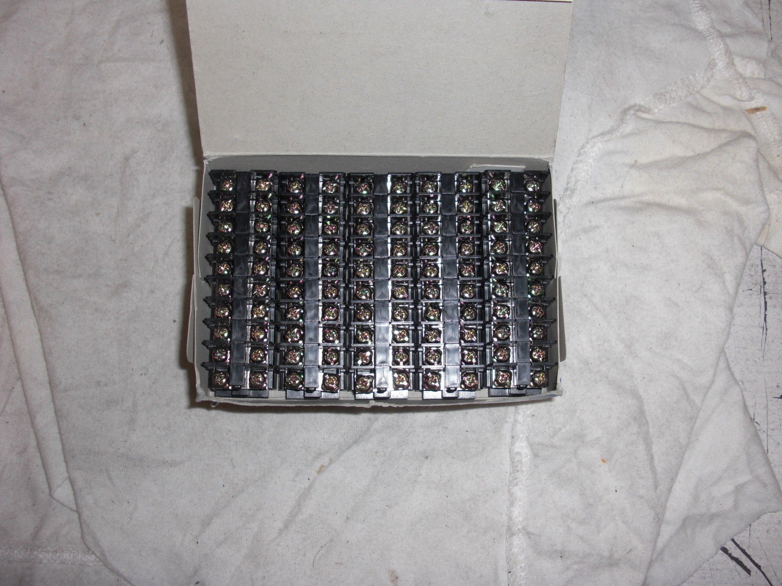 LOT OF 50 IDEC BD7-RB * NEW *