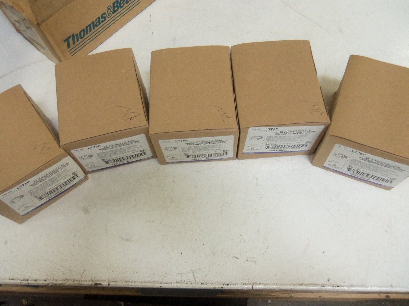 LOT OF 50 THOMAS & BETTS LT75P *NEW IN BOX*