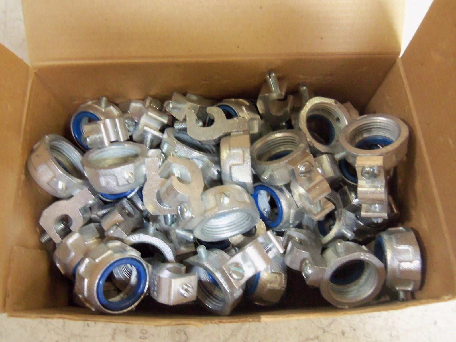 LOT OF 50 THOMAS & BETTS 3871-TB GROUND BUSHING *NEW IN BOX*