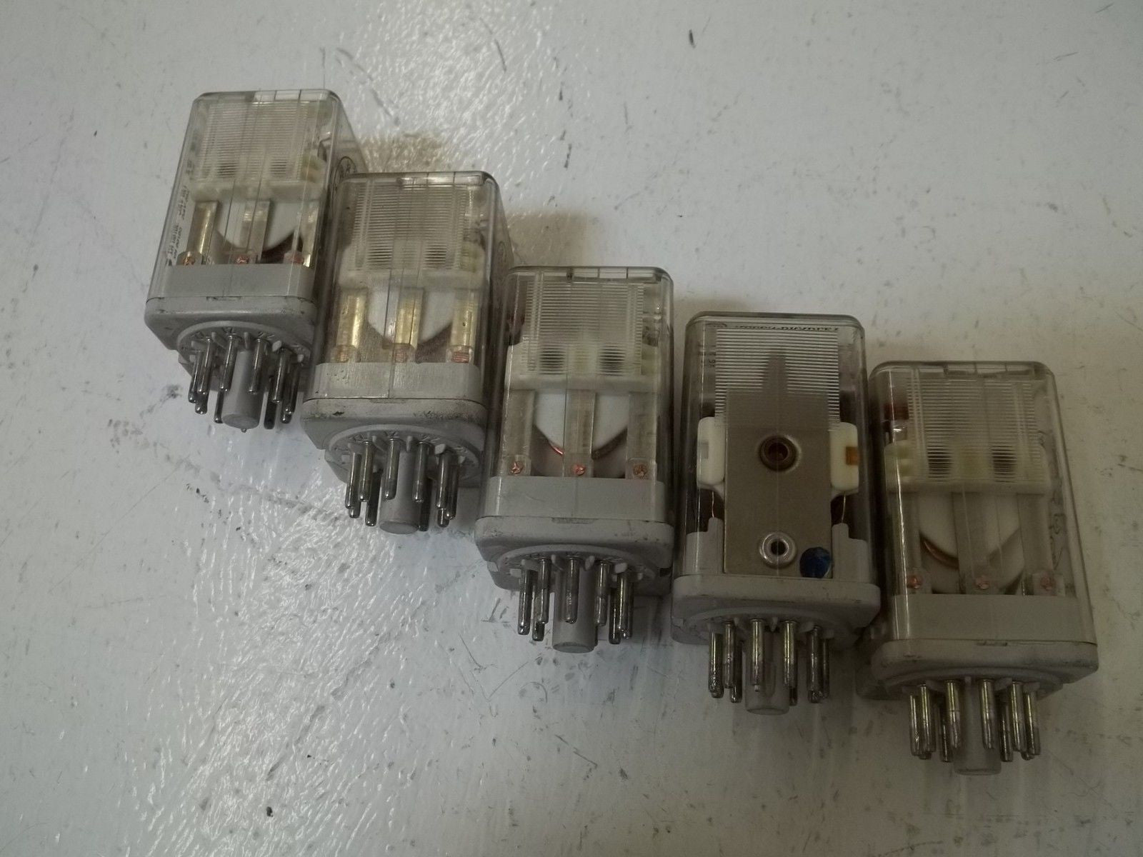 LOT OF 5 ALLEN BRADLEY 700-HA33A06 SER.A *USED*