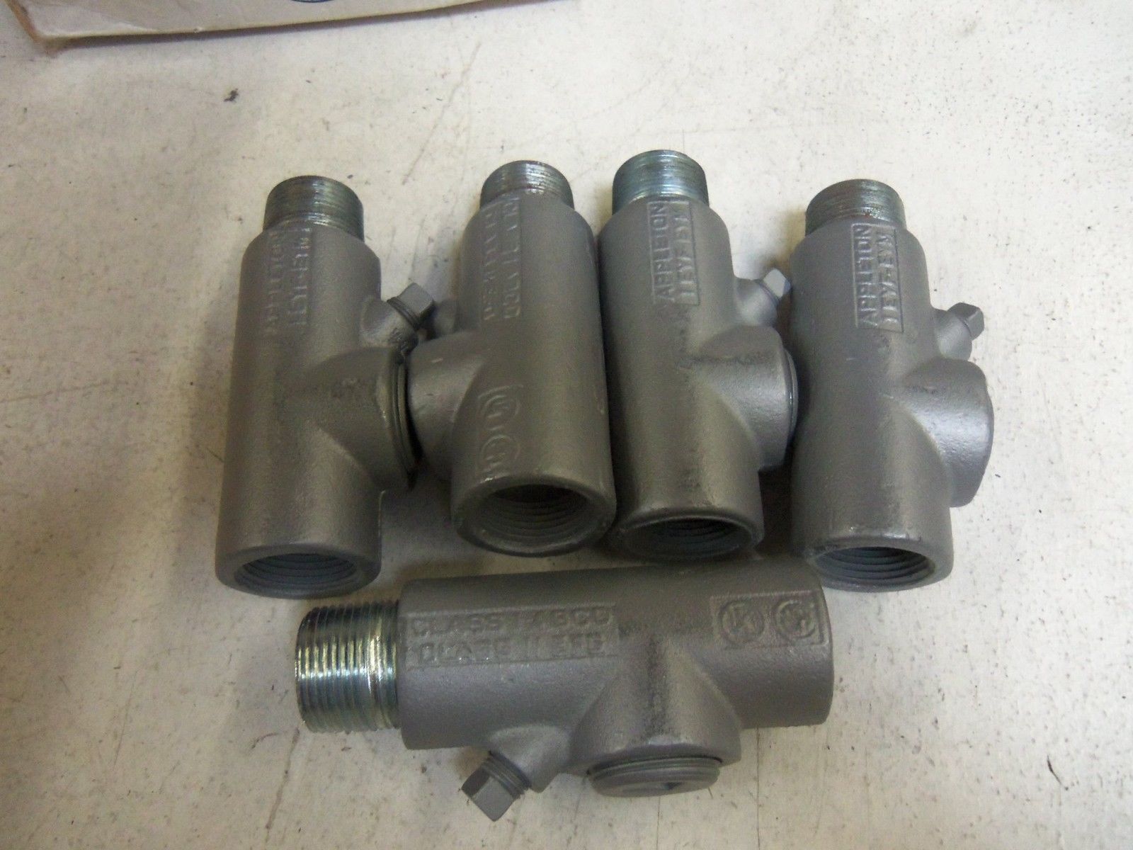 LOT OF 5 APPLETON APPEYM-100 CONDUIT *NEW IN BOX*