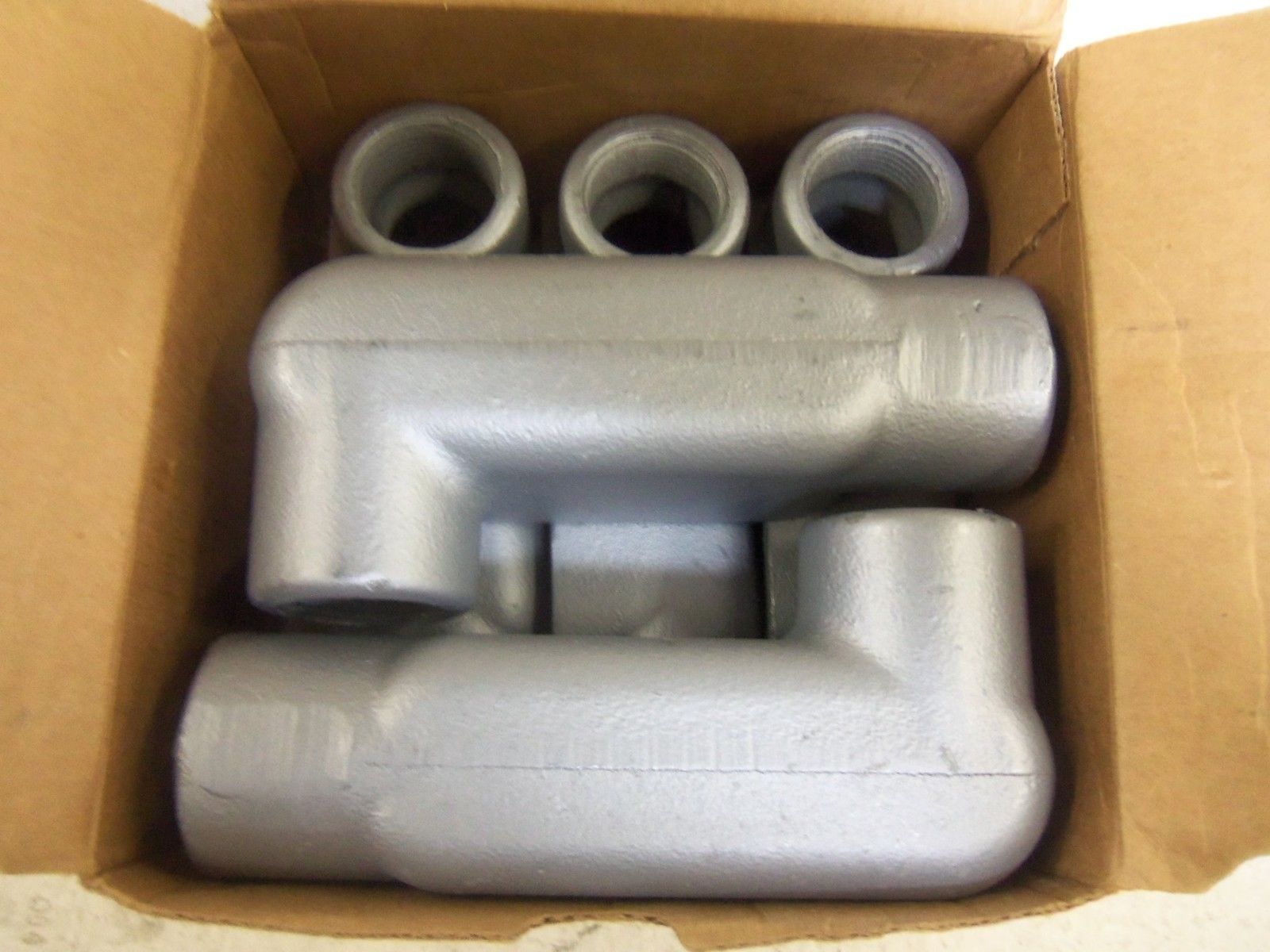 LOT OF 5 APPLETON APPLL37 CONDUIT *NEW IN BOX*