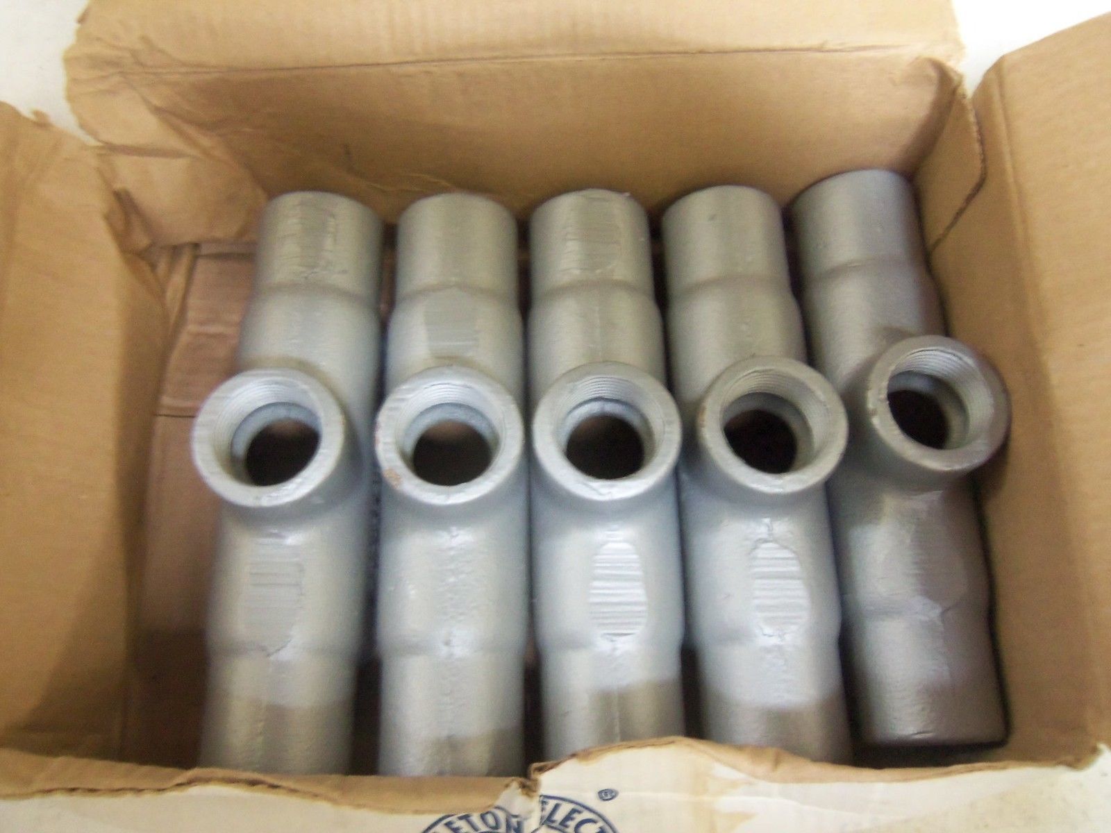 LOT OF 5 APPLETON TB75-M CONDUIT *NEW IN BOX*