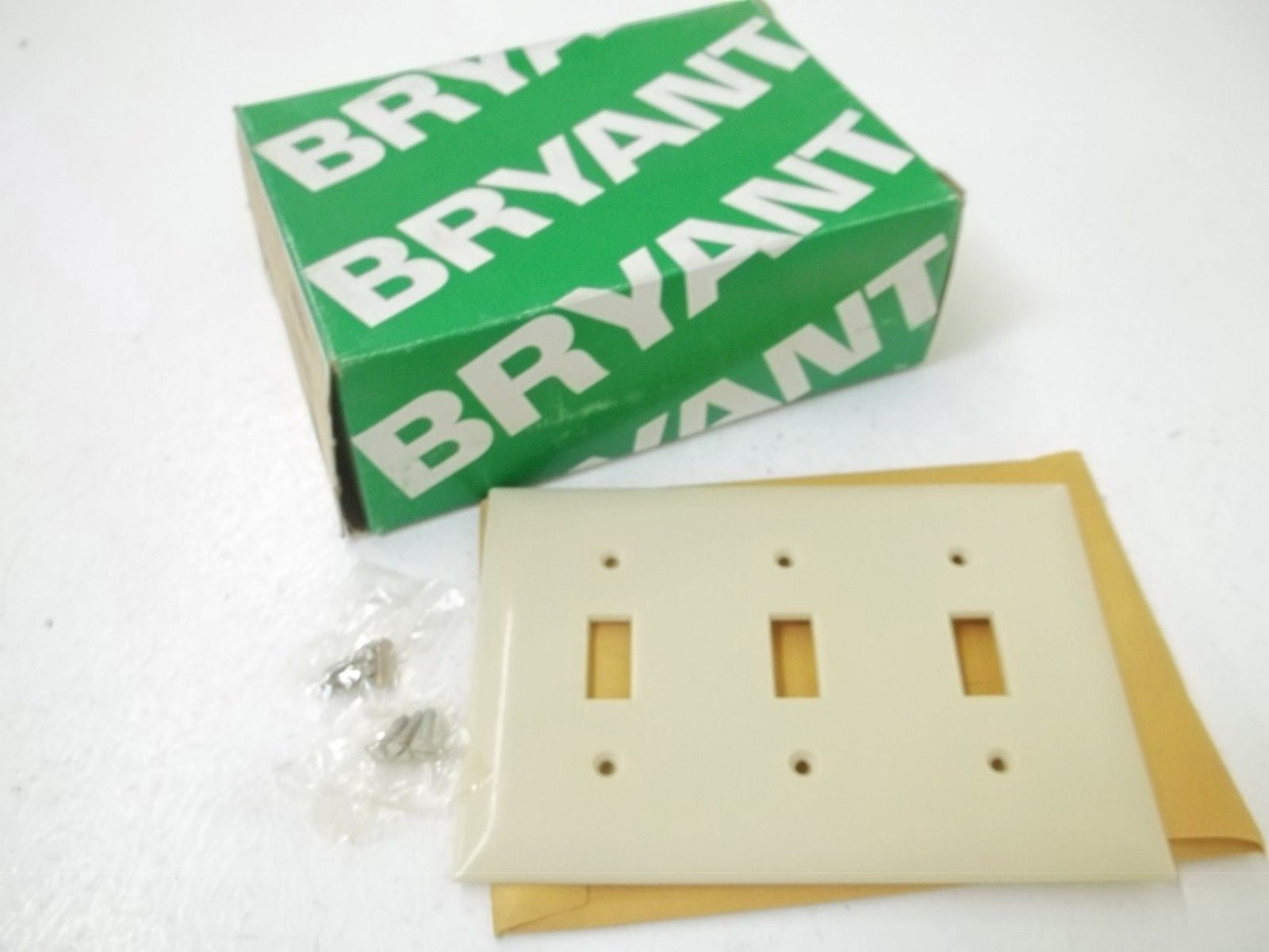 LOT OF 5 BRYANT 72073 THREE GANG SWITCH *NEW IN BOX*