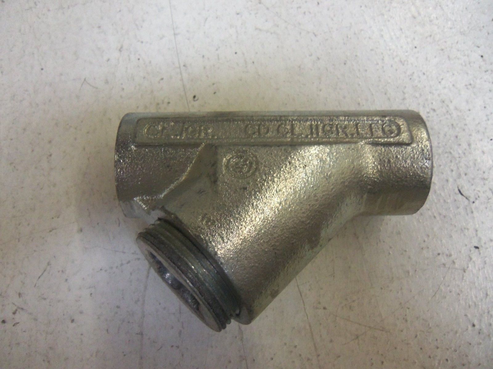 LOT OF 5 EGS EY-100 CONDUIT *NEW IN BOX*