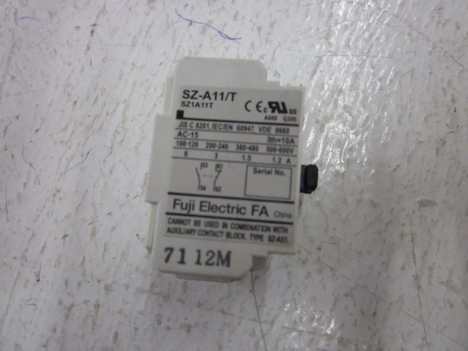 LOT OF 5 FUJI ELECTRIC SZ-A11/T CONTACT BLOCKS *NEW NO BOX*