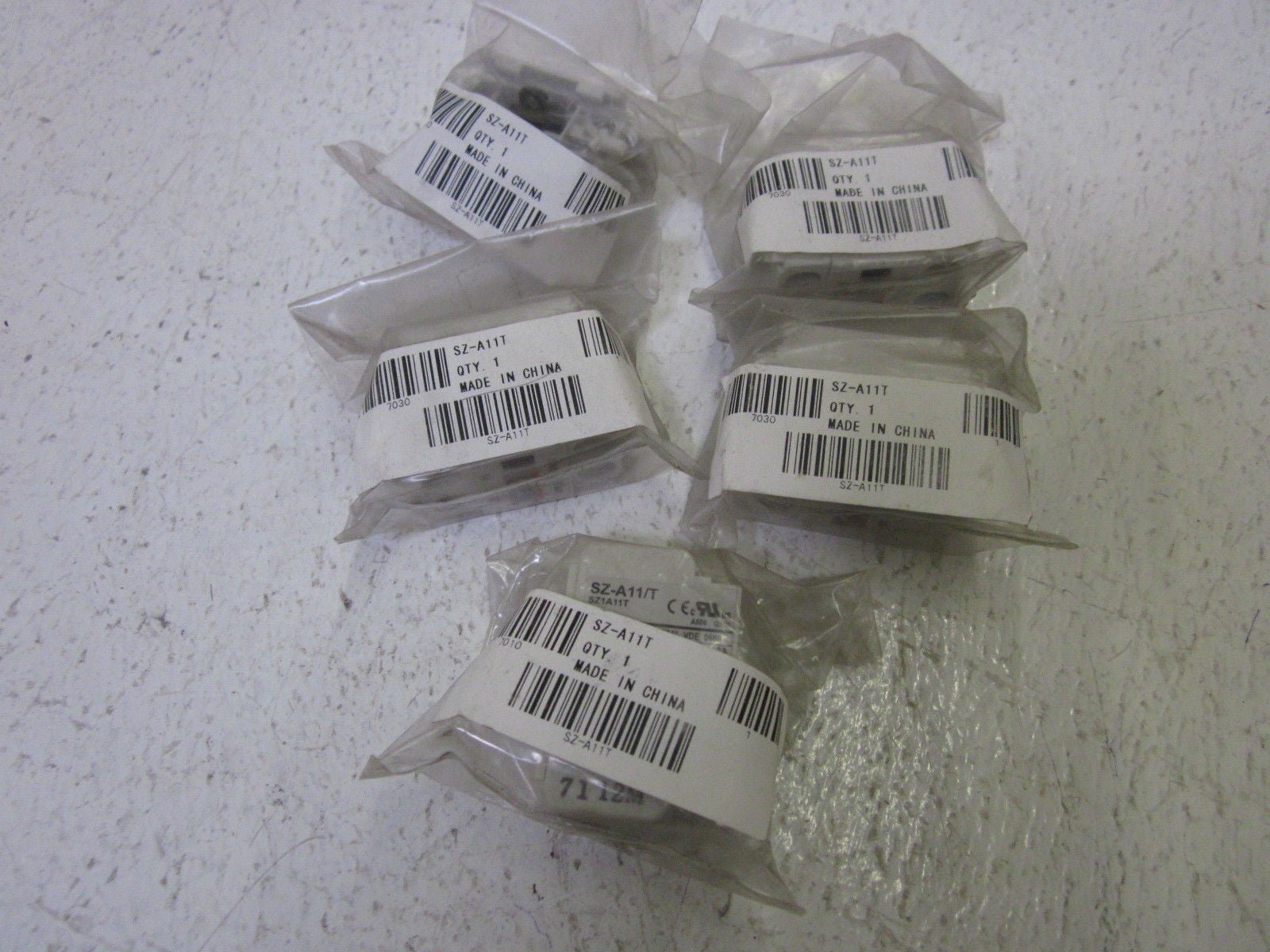 LOT OF 5 FUJI ELECTRIC SZ-A11/T CONTACT BLOCKS *NEW NO BOX*
