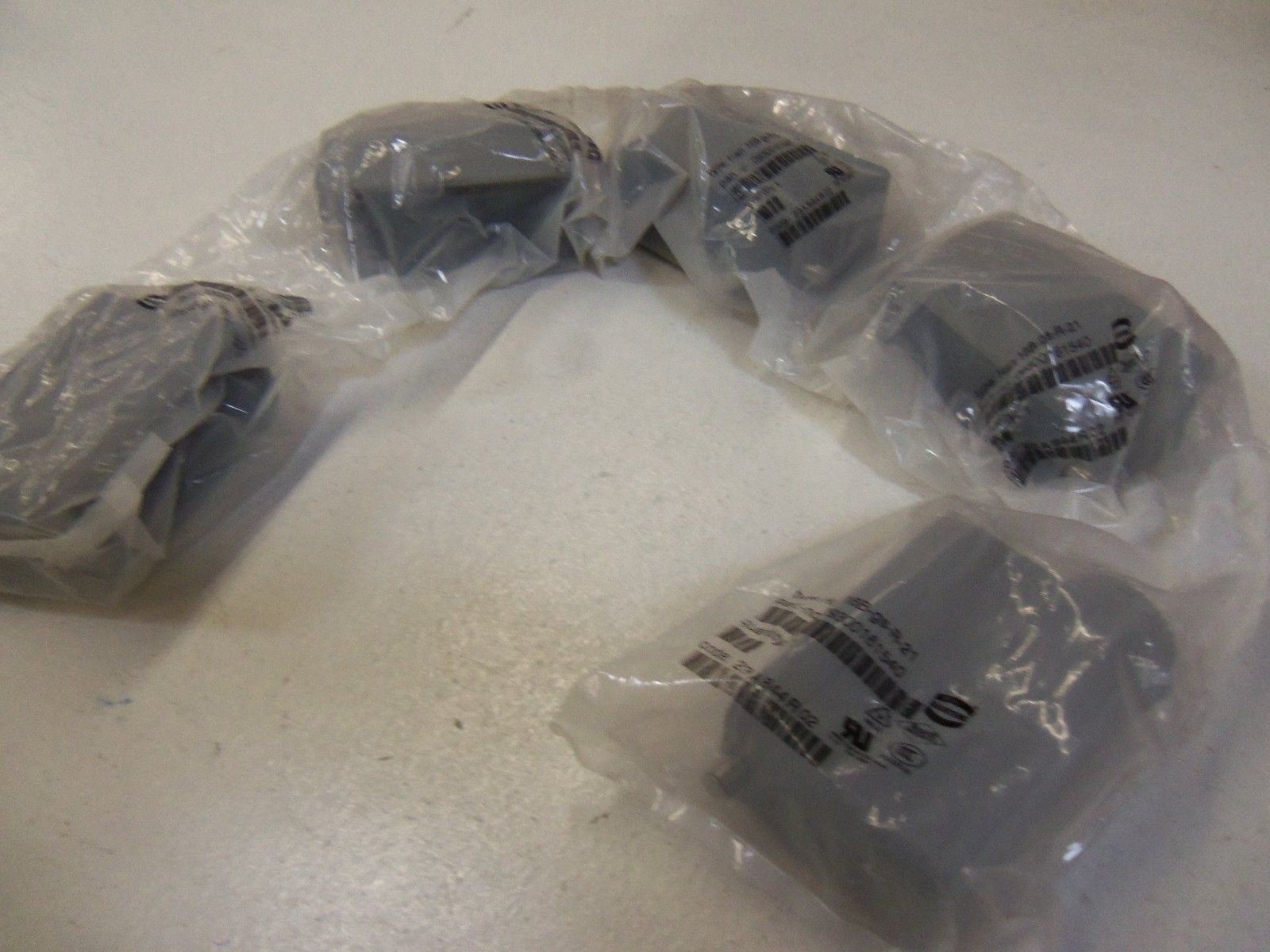 LOT OF 5 HARTING HOOD SIDE ENTRY HAN-16B-GS-R-21 *NEW IN FACTORY BAG*