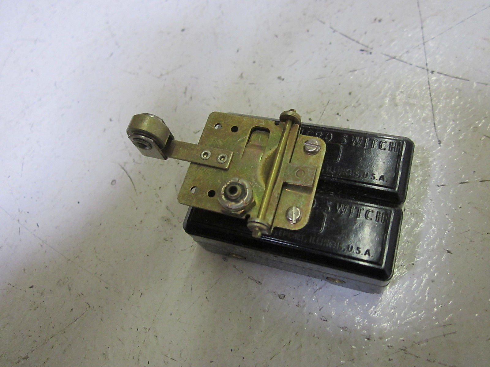 LOT OF 5 MICROSWITCH 6AS13 SWITCH  480VAC *USED*