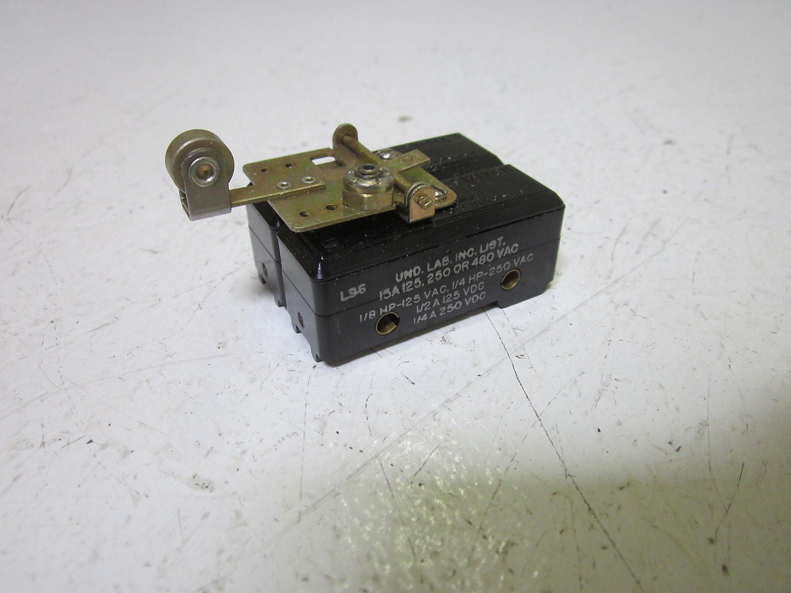 LOT OF 5 MICROSWITCH 6AS13 SWITCH  480VAC *USED*