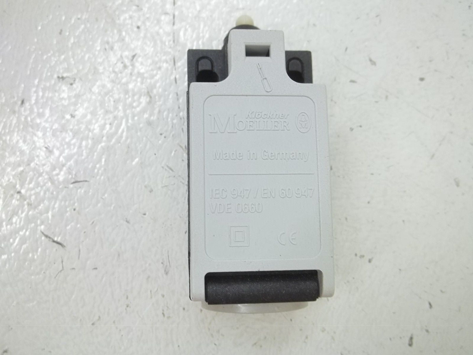 LOT OF 5 MOELLER AT0-11-1-I STANDARDIZED LIMIT SWITCH *NEW IN BOX*