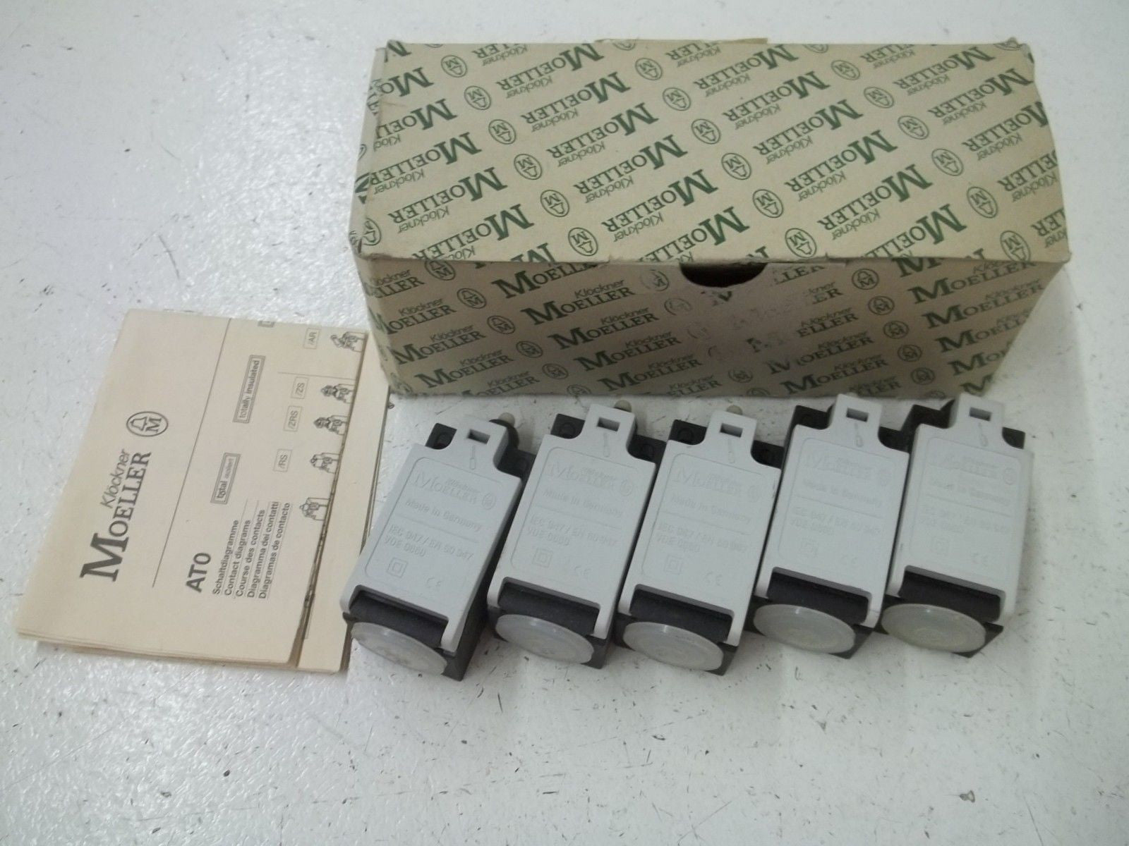 LOT OF 5 MOELLER AT0-11-1-I STANDARDIZED LIMIT SWITCH *NEW IN BOX*