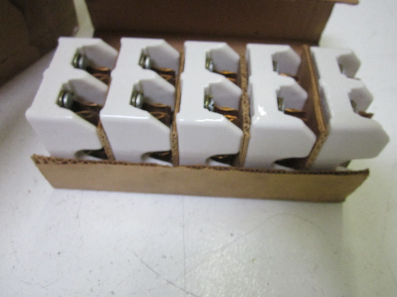 LOT OF 5  MULTI ELECTRICAL CO. 2502 PORCELAIN FUSE HOLDER 250V *NEW IN BOX*