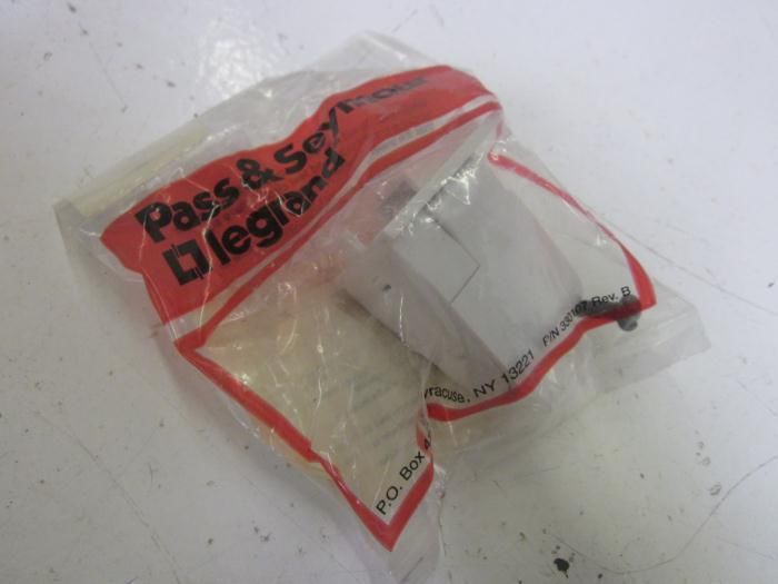 LOT OF 5 PASS & SEYMOUR LEGRAND 2537 *NEW IN FACTORY BAG*